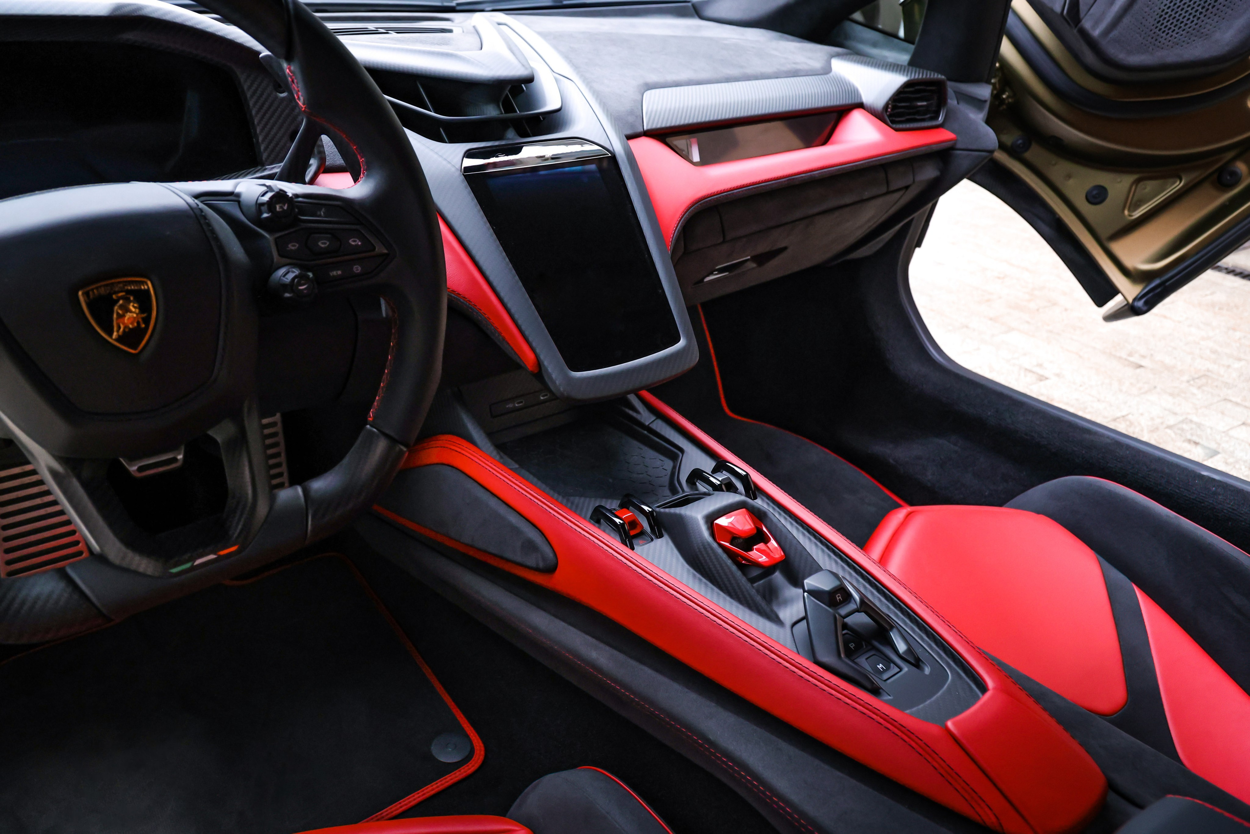 ФОТОСЪЁМКА 2024 Lamborghini Revuelto 6.5 AMT В МОСКВЕ. Фотограф и Видеограф в Москве|MixtureCaptures