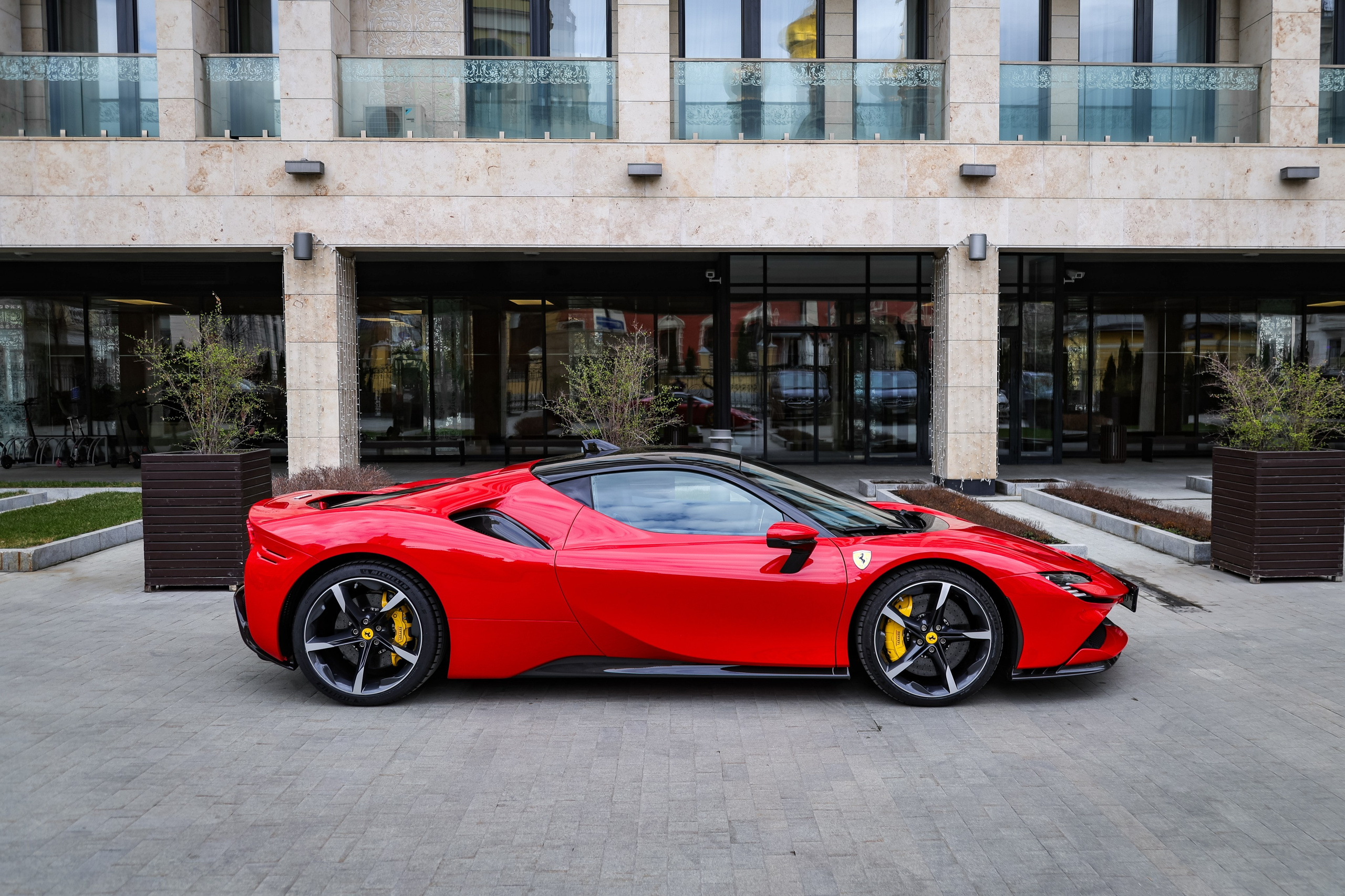ФОТОСЪЁМКА 2025 FERRARI SF90 STRADALE В МОСКВЕ. Фотограф и Видеограф в Москве|MixtureCaptures