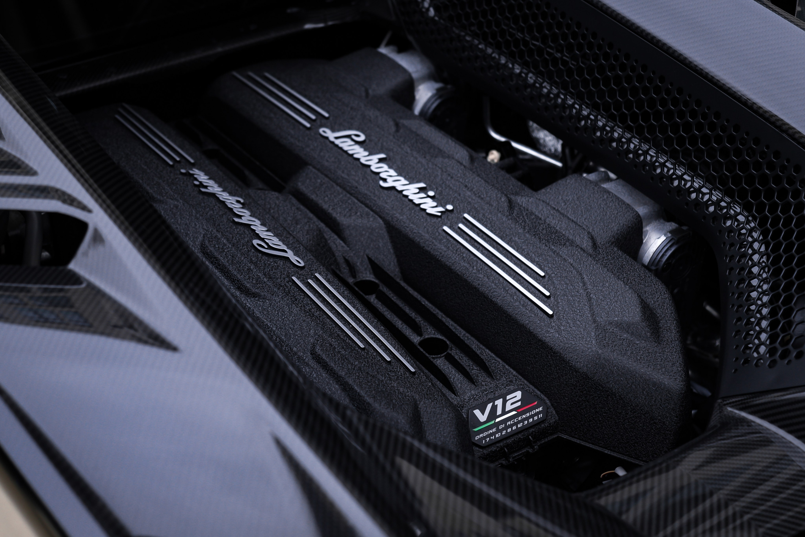 2024 Lamborghini Revuelto 6.5 AMT. Mixturecaptures