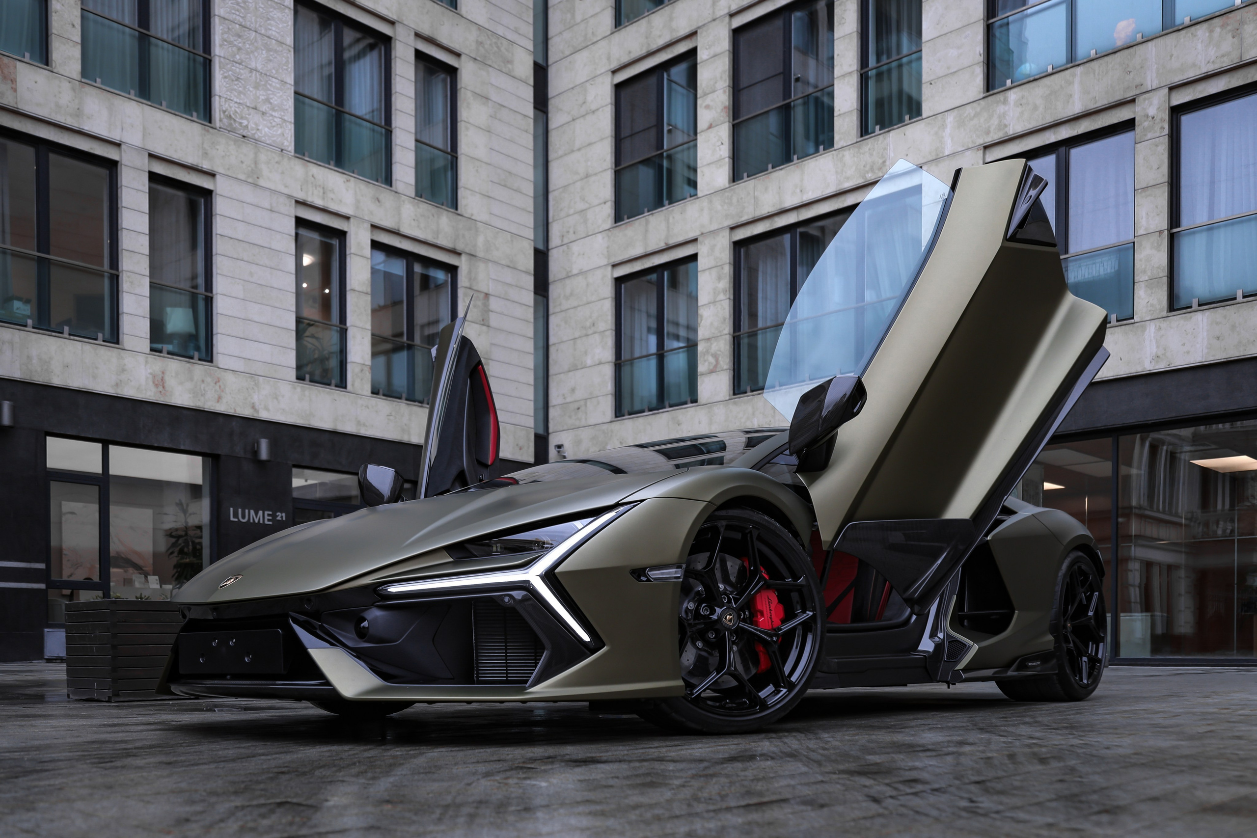 ФОТОСЪЁМКА 2024 Lamborghini Revuelto 6.5 AMT В МОСКВЕ. Фотограф и Видеограф в Москве|MixtureCaptures