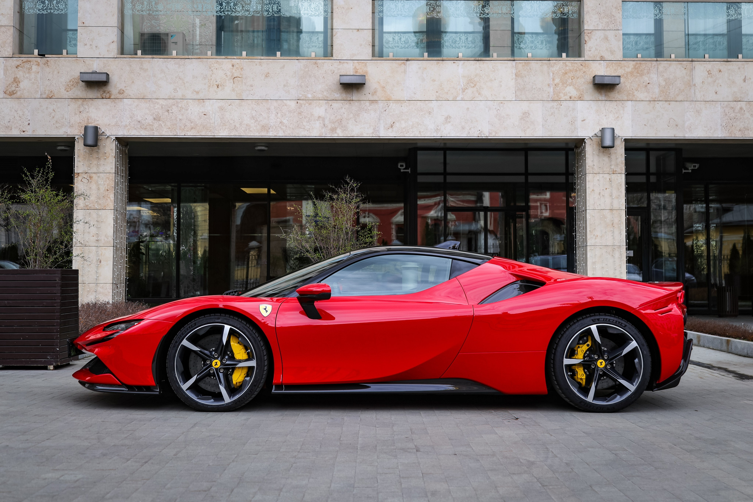 ФОТОСЪЁМКА 2025 FERRARI SF90 STRADALE В МОСКВЕ. Фотограф и Видеограф в Москве|MixtureCaptures