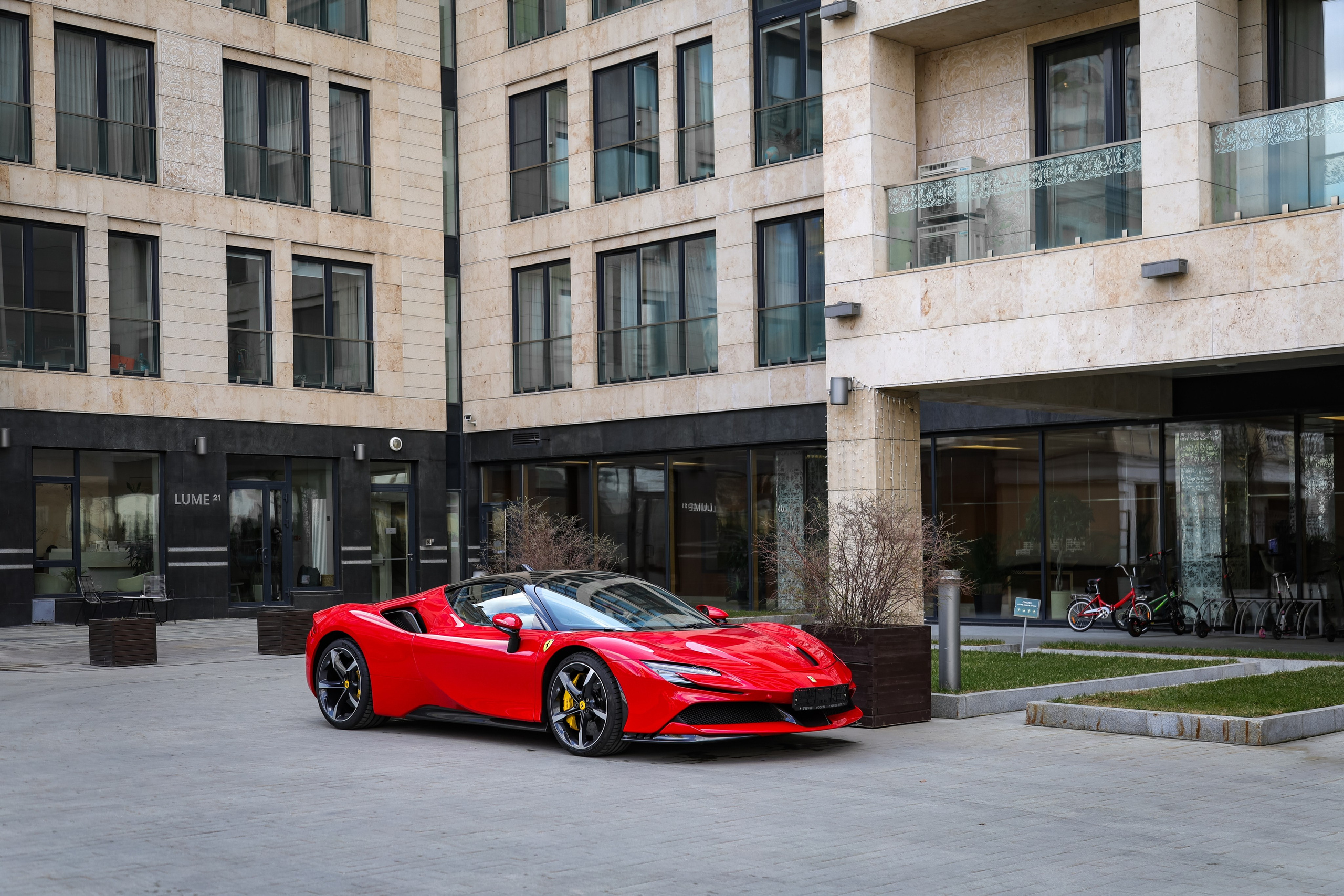 ФОТОСЪЁМКА 2025 FERRARI SF90 STRADALE В МОСКВЕ. Фотограф и Видеограф в Москве|MixtureCaptures