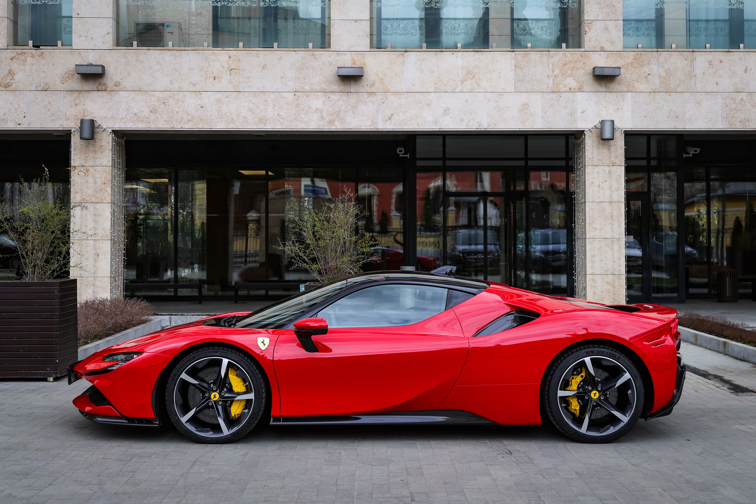 ФОТОСЪЁМКА 2025 FERRARI SF90 STRADALE В МОСКВЕ. Фотограф и Видеограф в Москве|MixtureCaptures