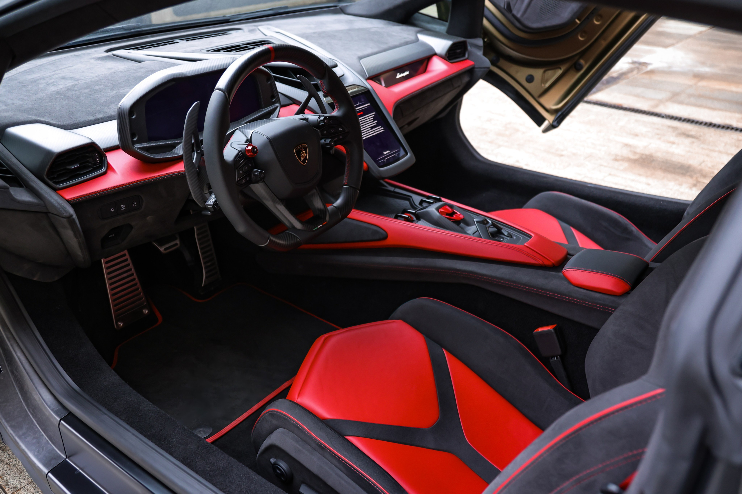 ФОТОСЪЁМКА 2024 Lamborghini Revuelto 6.5 AMT В МОСКВЕ. Фотограф и Видеограф в Москве|MixtureCaptures