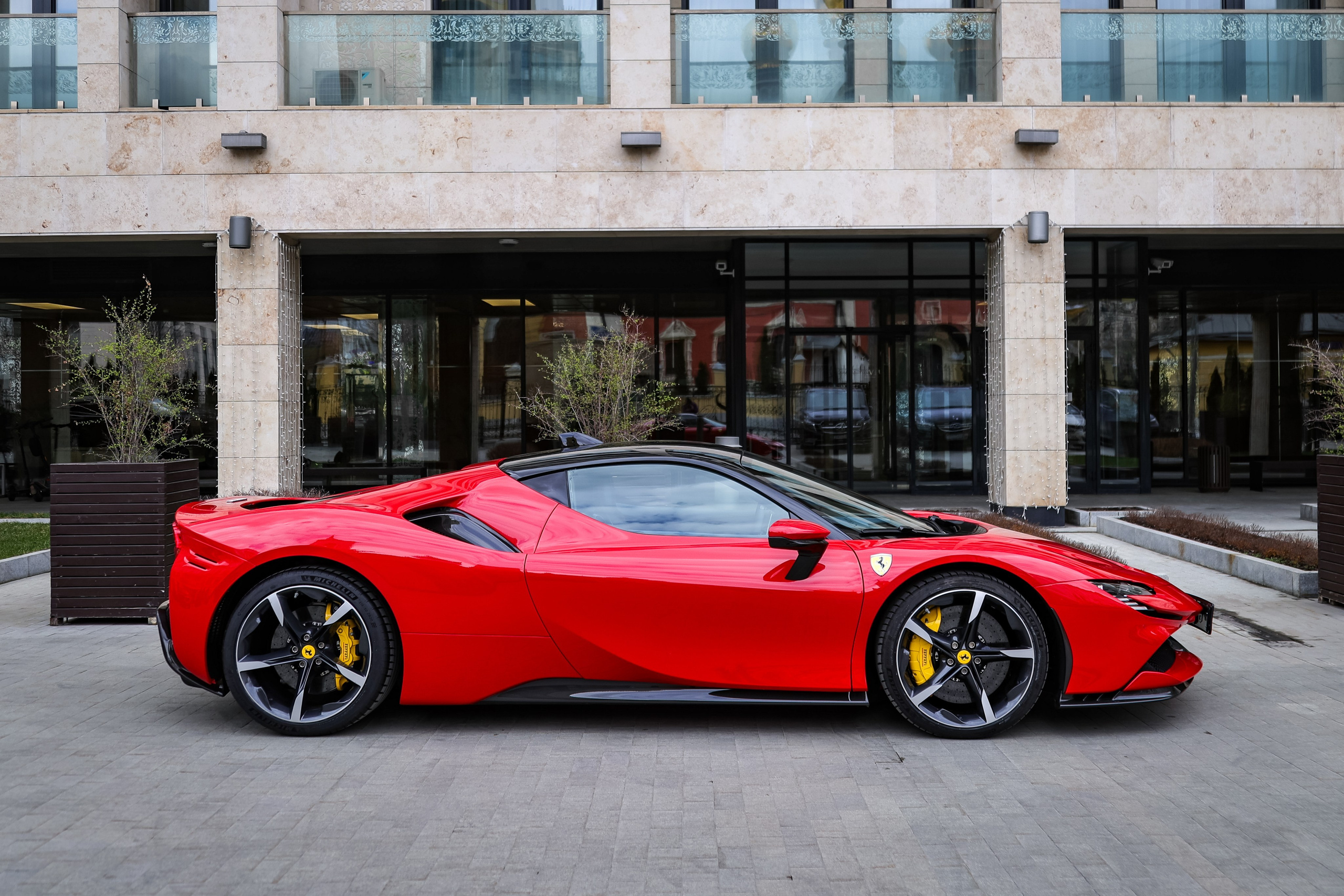 ФОТОСЪЁМКА 2025 FERRARI SF90 STRADALE В МОСКВЕ. Фотограф и Видеограф в Москве|MixtureCaptures