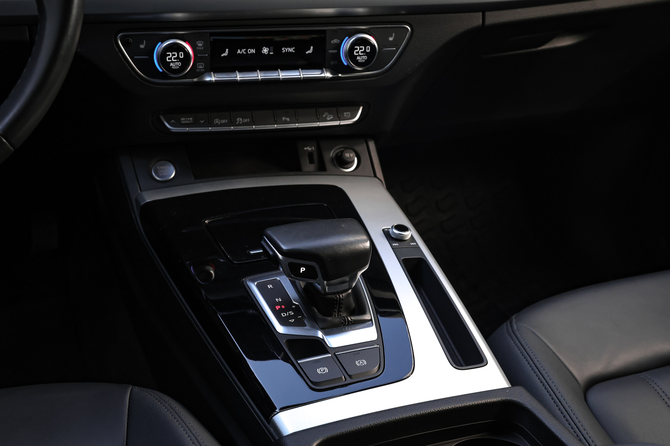 2021 AUDI Q5 Quatro. Mixturecaptures