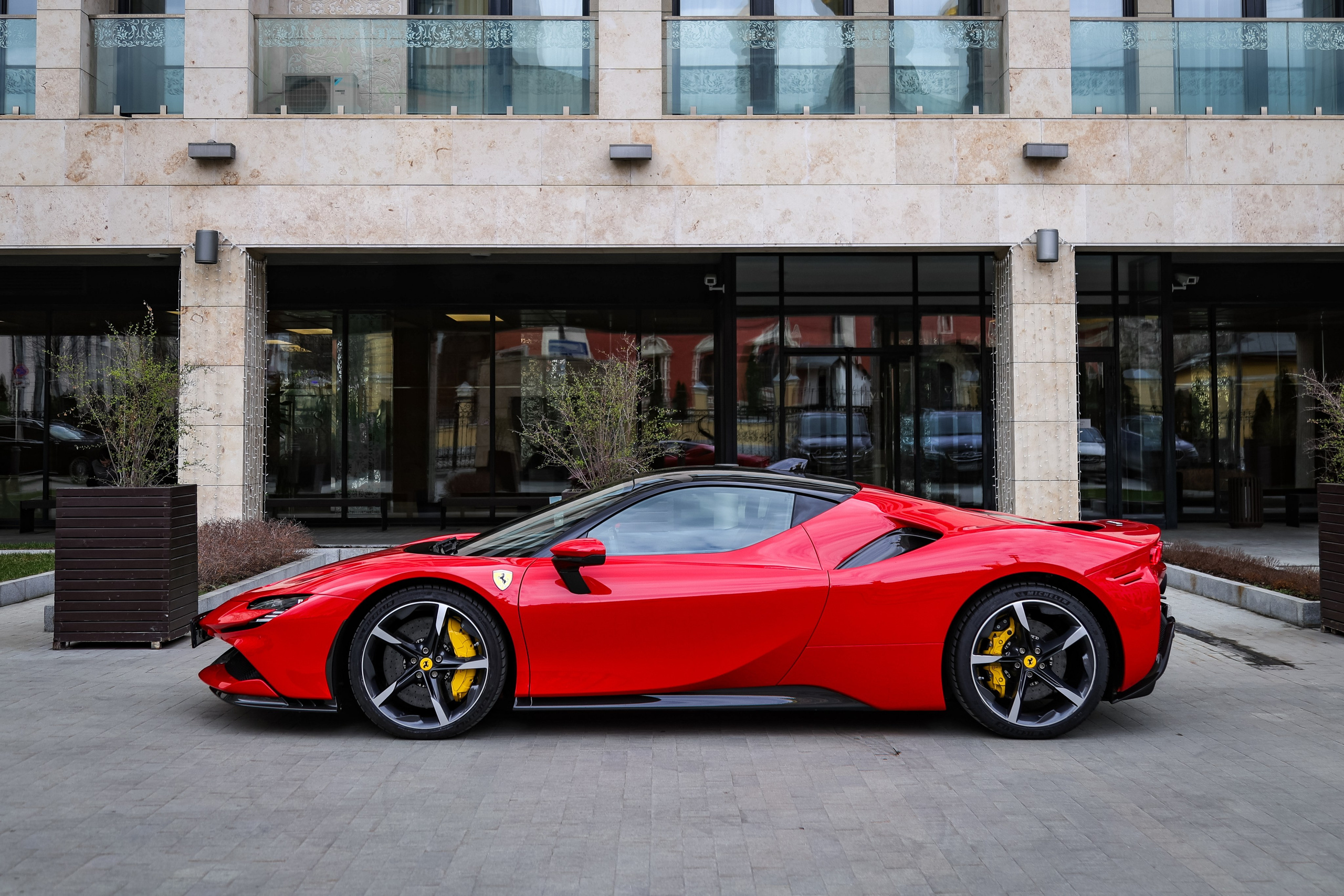ФОТОСЪЁМКА 2025 FERRARI SF90 STRADALE В МОСКВЕ. Фотограф и Видеограф в Москве|MixtureCaptures