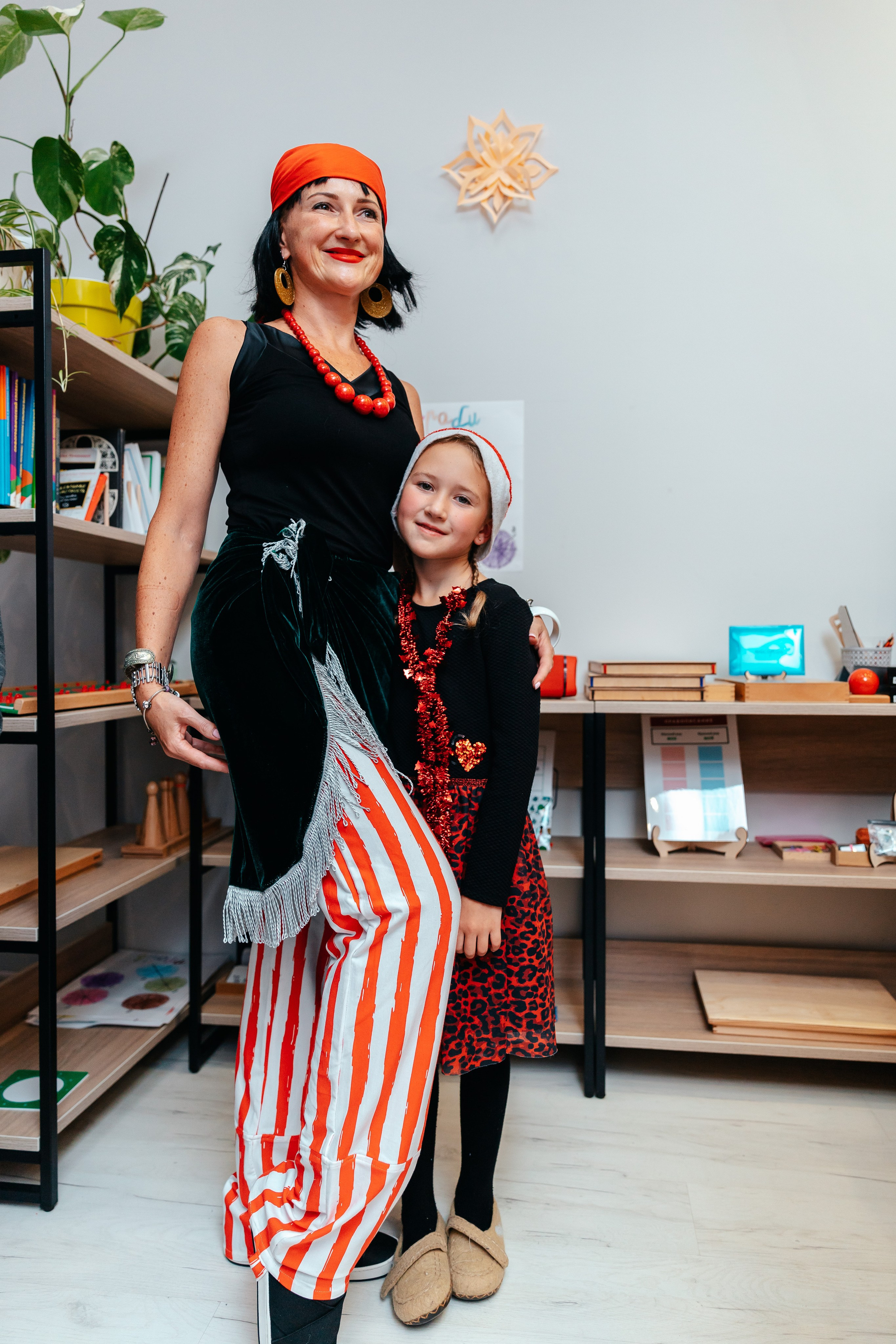 Новогодний утренник в Монтессори-школе. Семейный lifestyle фотограф в Санкт-Петербурге Людмила Пахомова