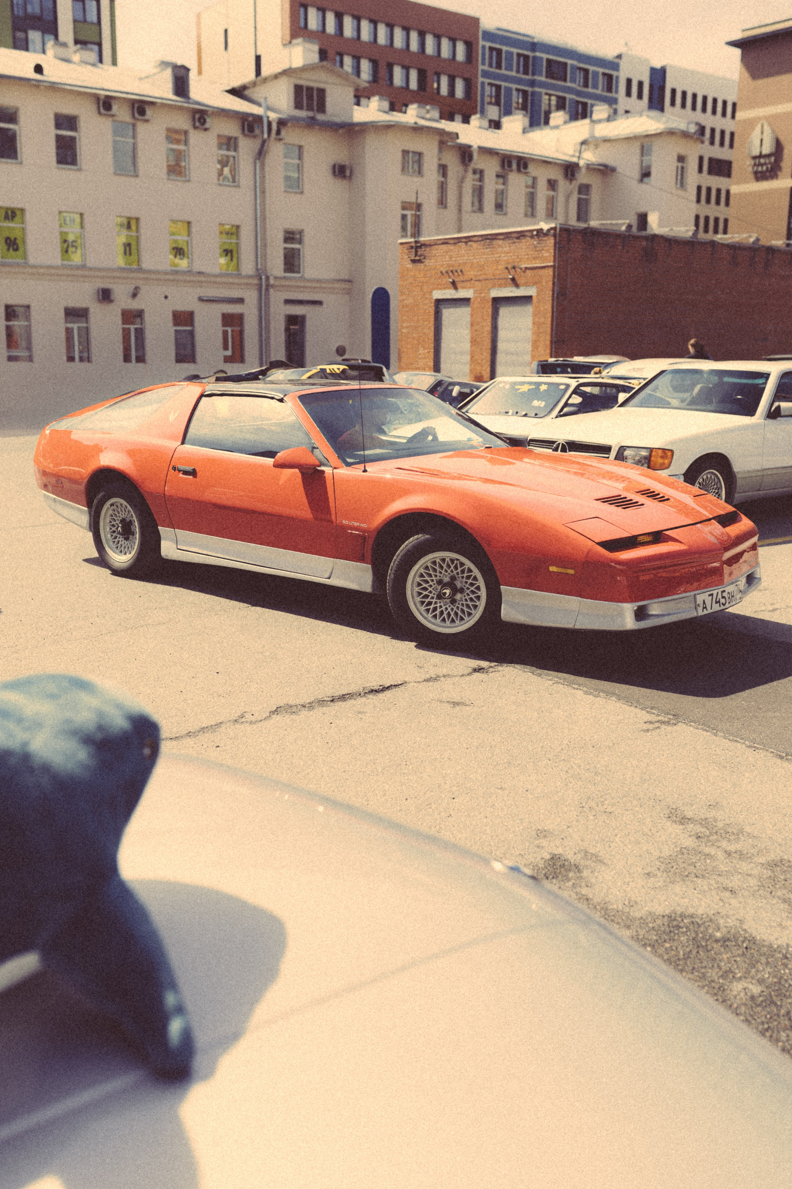 CARS and COFFE. Happiness is in the moments