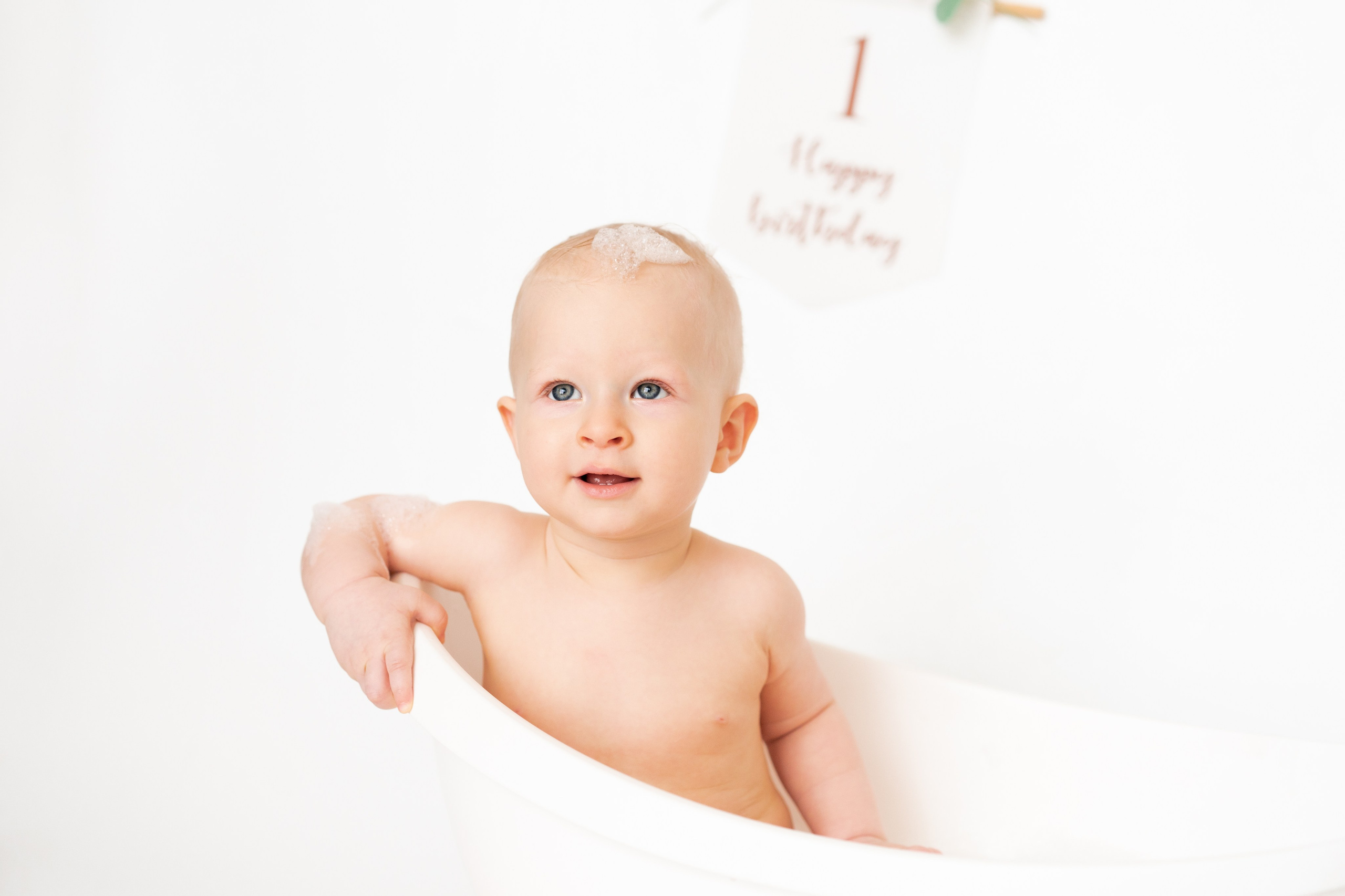 Первый день рождения малыша. Детская, семейная фотостудия в Санкт-Петербурге