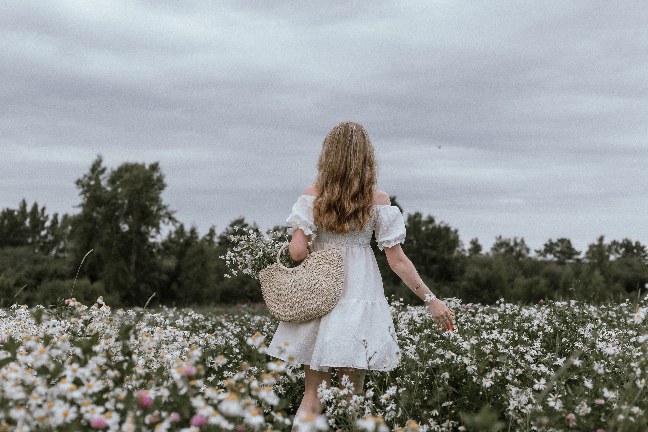 фотосессия в ромашковом поле в городе Екатеринбург, фотограф Екатеринбург, фотосессия в Екатеринбурге