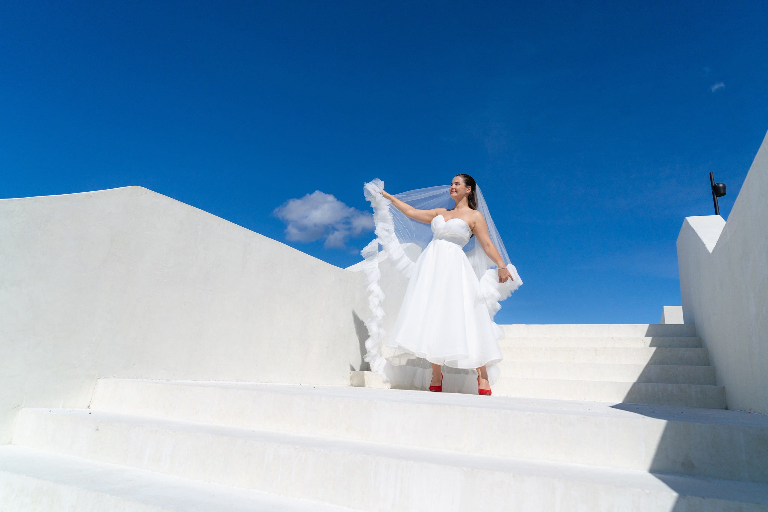 Красивые места для свадебной фотосессии летом в Санкт-Петербурге. Свадебный фотограф Александр Невский в Санкт-Петербурге