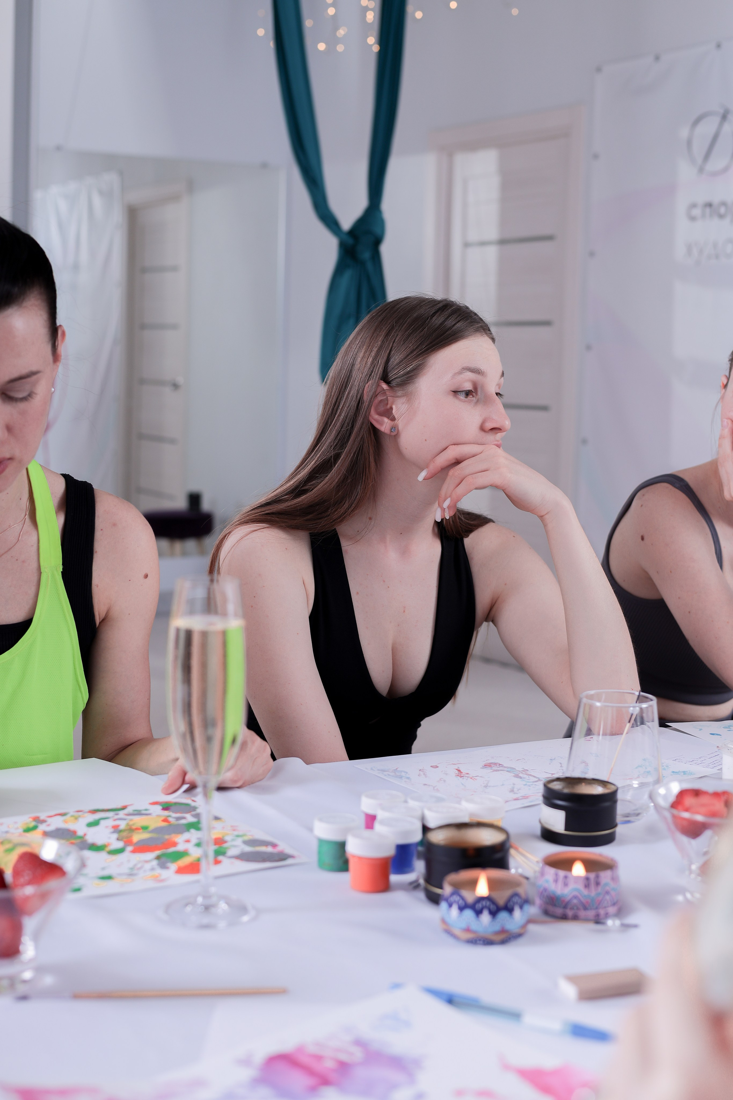 Арт-терапия + аэройога. Фотограф Надршина Лилия