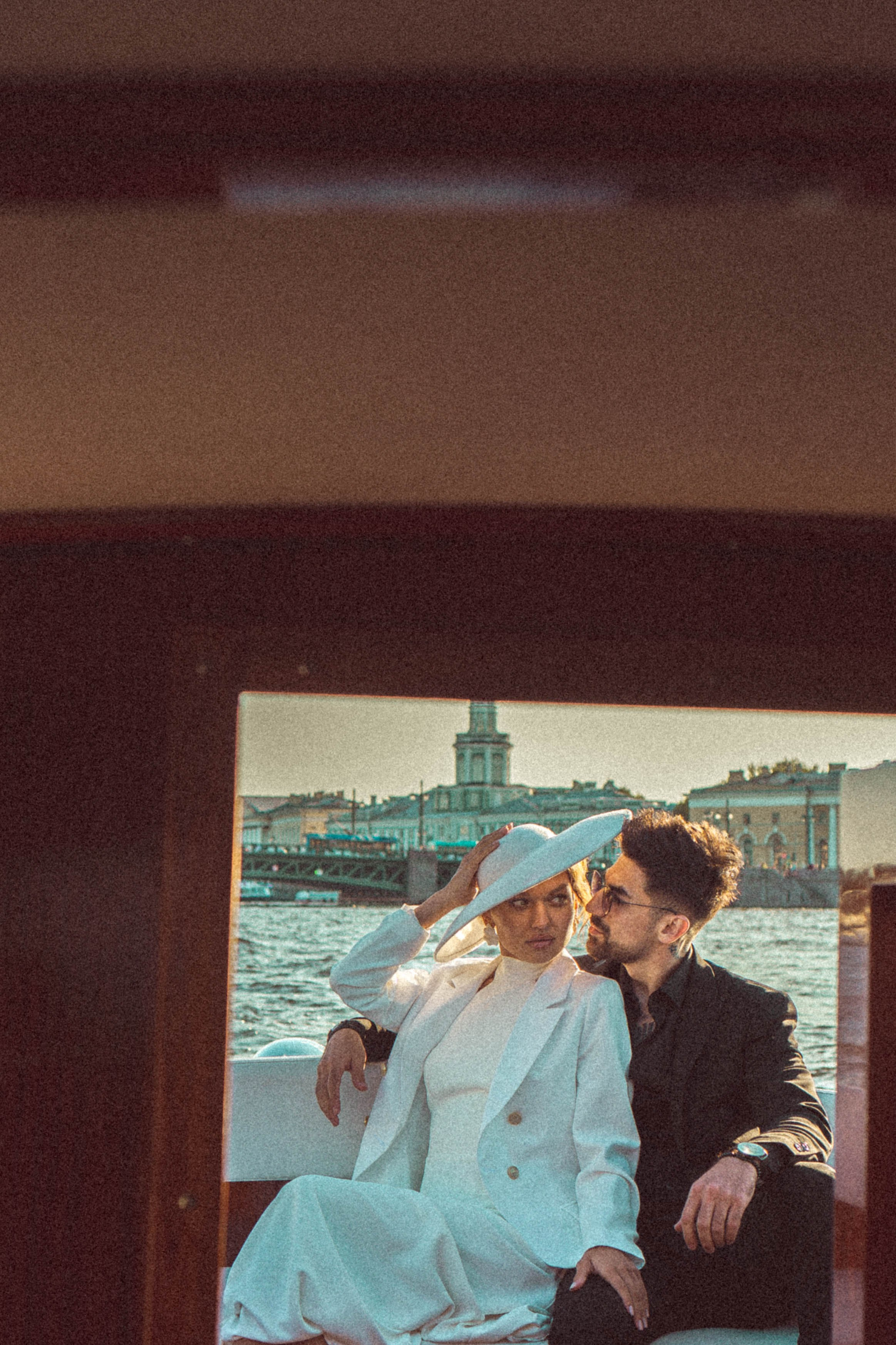 СВАДЕНБНАЯ СЬЕМКА НА КАТЕРЕ ПО КАНАЛАМ САНКТ-ПЕТЕРБУРГА И В АКВАТОРИИ НЕВЫ. Профессиональный фотограф, Санкт-Петербург — Виктория Богомолова