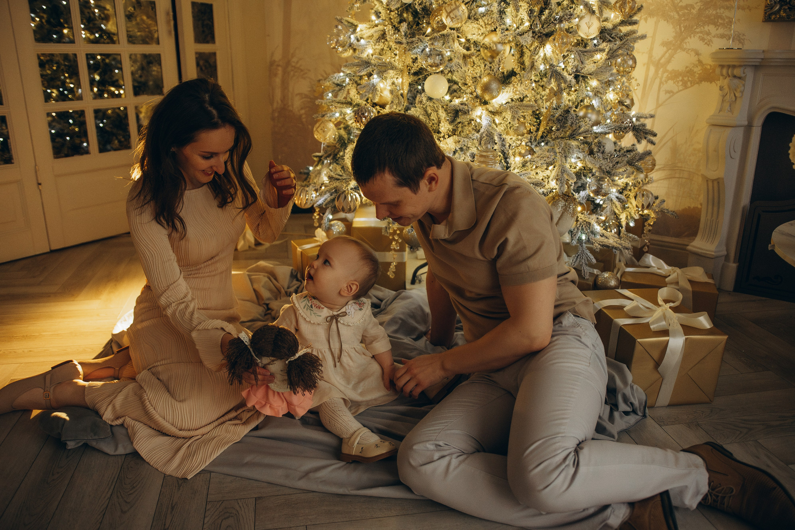 София и новогодняя елка. Гаврилова Настя семейный фотограф lifestyle в Москве