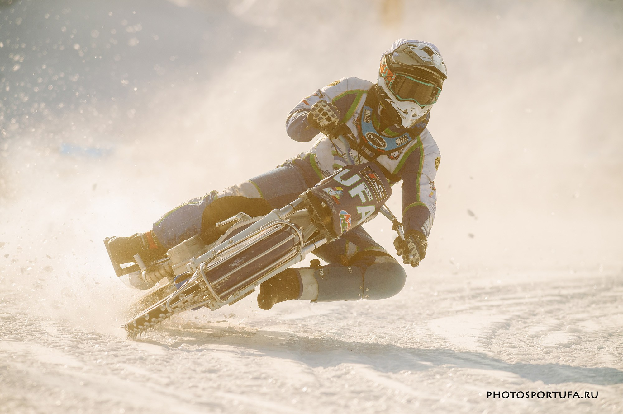 Мотогонку на льду. Спортивный фотограф в Уфе Евгений Буров