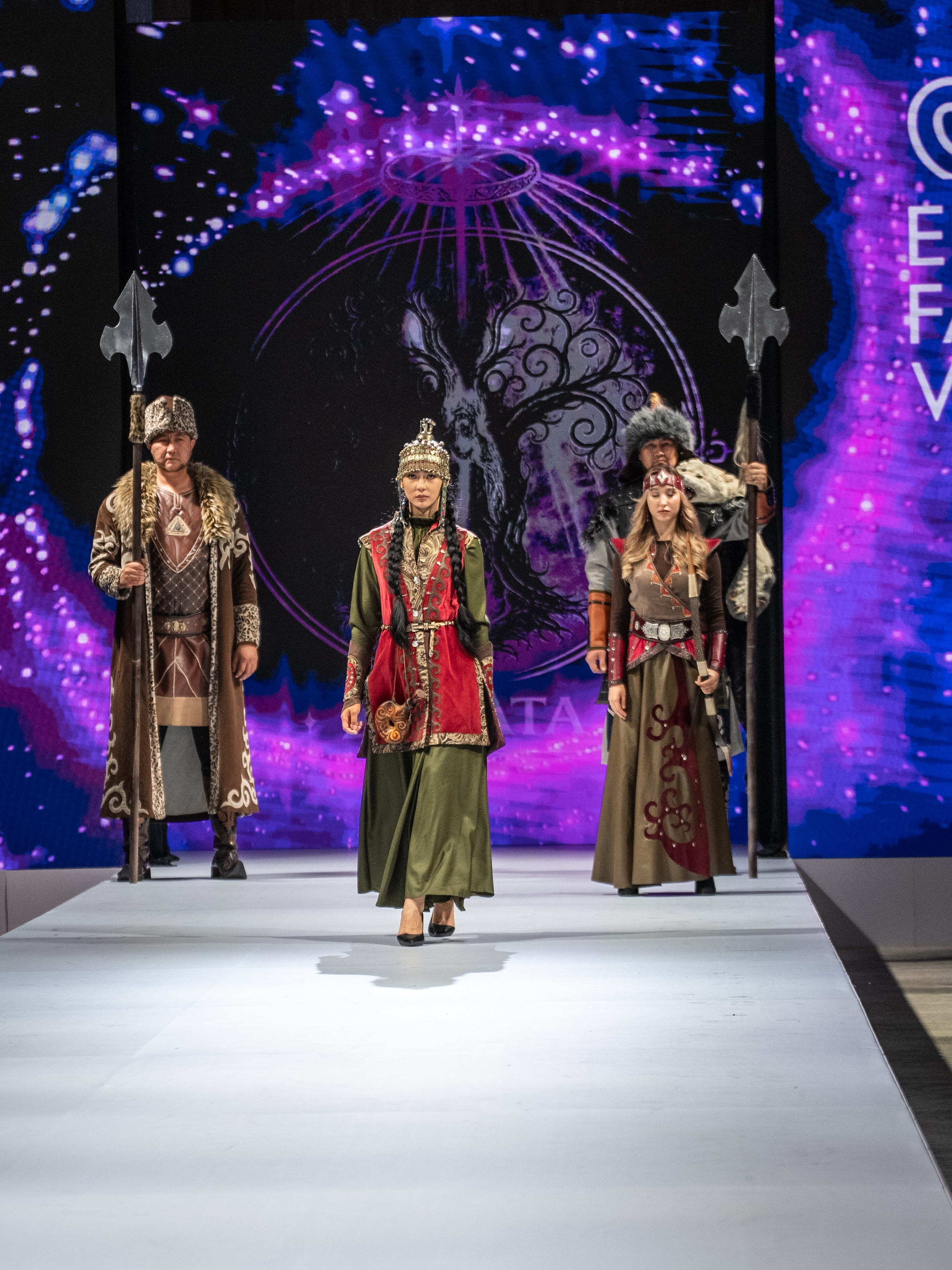 EURASIAN FASHION WEEK Lo Zarata. Сайт Алматинского НЮ АРТ, будуар и фэшн фотографа Дениса Карпенко