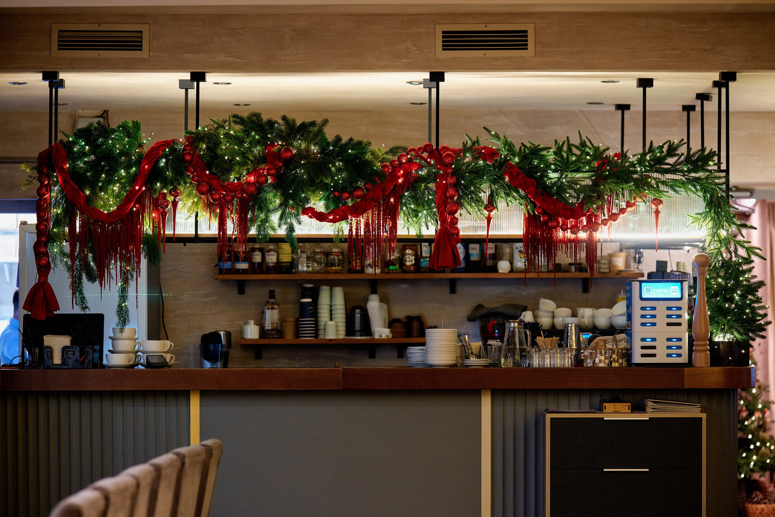 Новогодний декор ресторана Альбатрос. Фотограф Таганрог Анна Трайжон