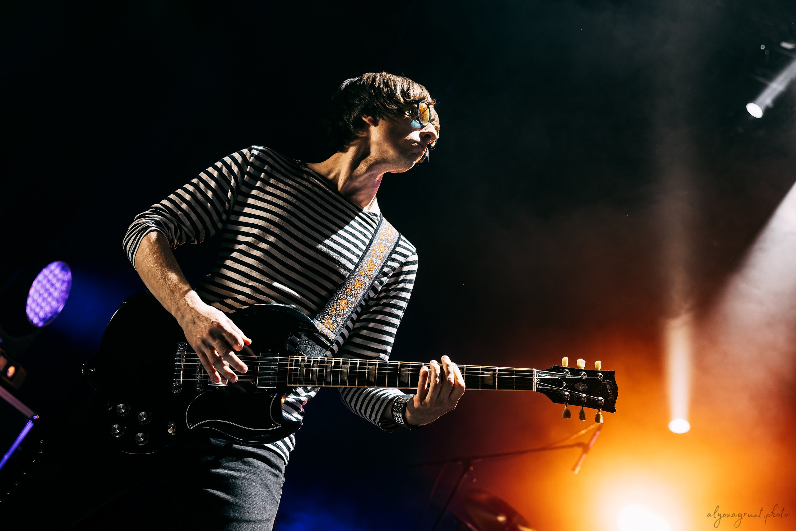 Багровый Фантомас, фоторепортаж, СПб, BASE, 14.12.2025. Алена Адрианова: фотограф в Санкт-Петербурге