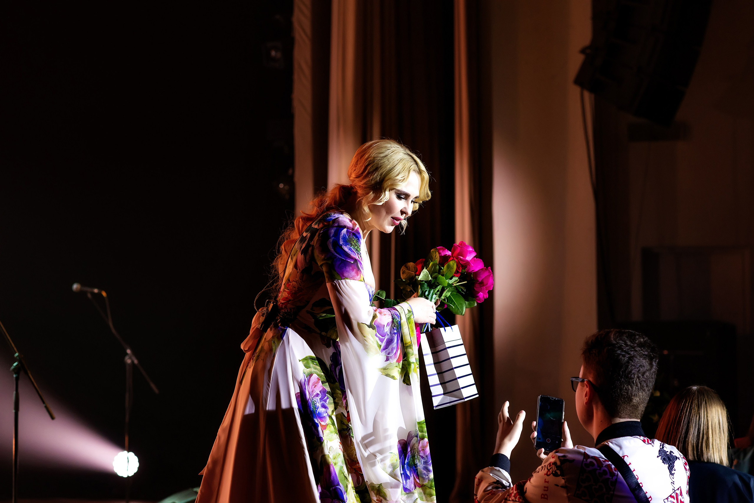 Концерт Пелагеи. Школьный, фэшн фотограф в Тюмени и в России Ирина Королева