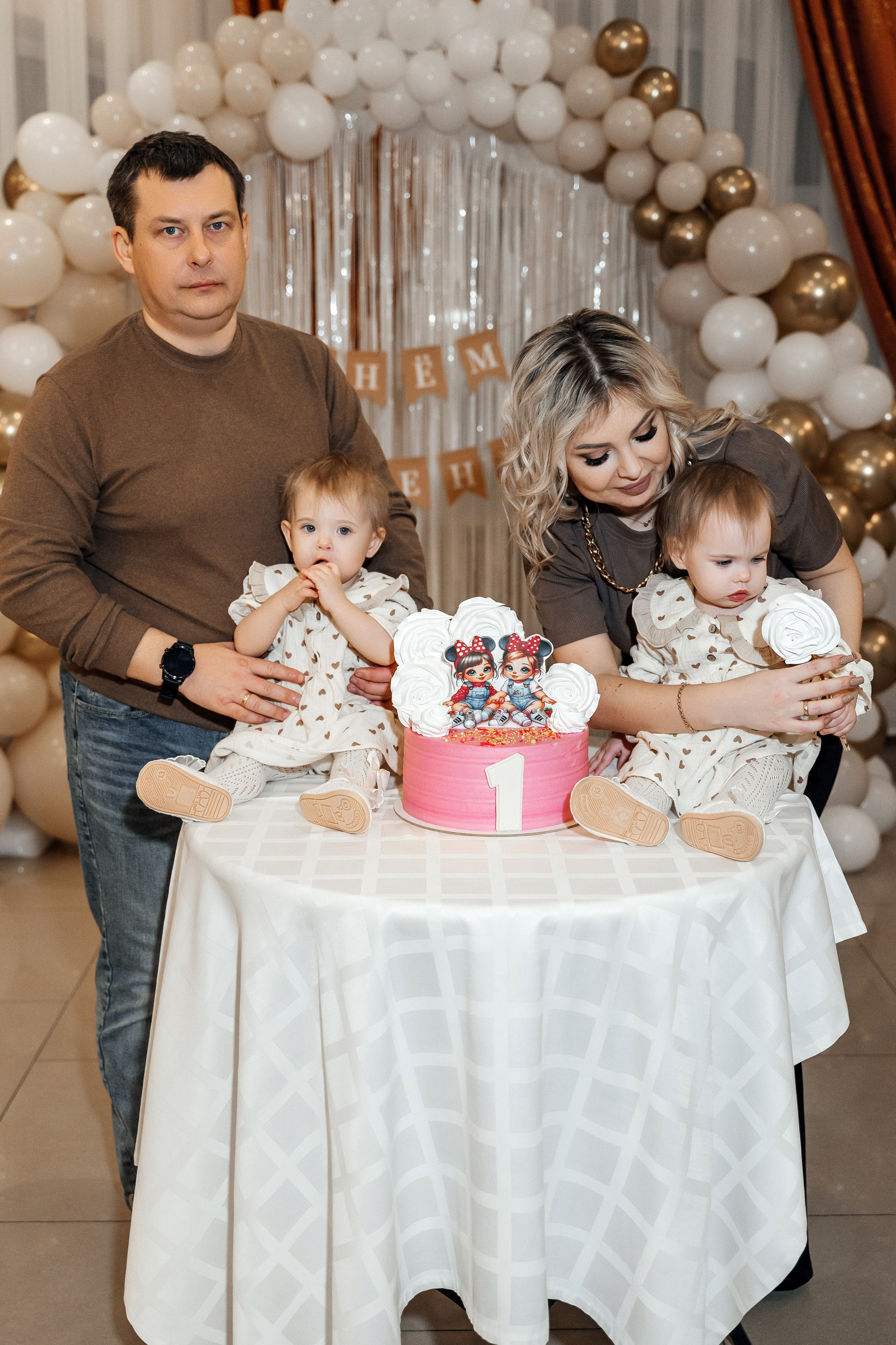 Александра и Виктория 1 годик. Семейный фотограф в Белгороде Амелина Алина