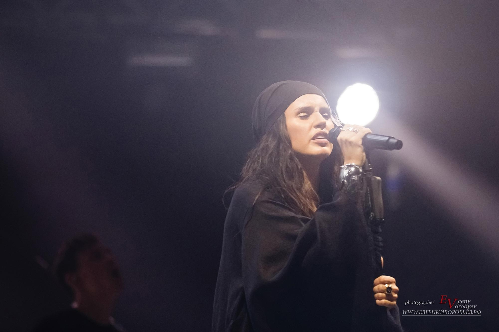 Концерт певицы зиверт в Красноярске фото репортаж артистка шоу фоторепортаж репортажный фотограф фотосъёмка заказать цена стоимость пример