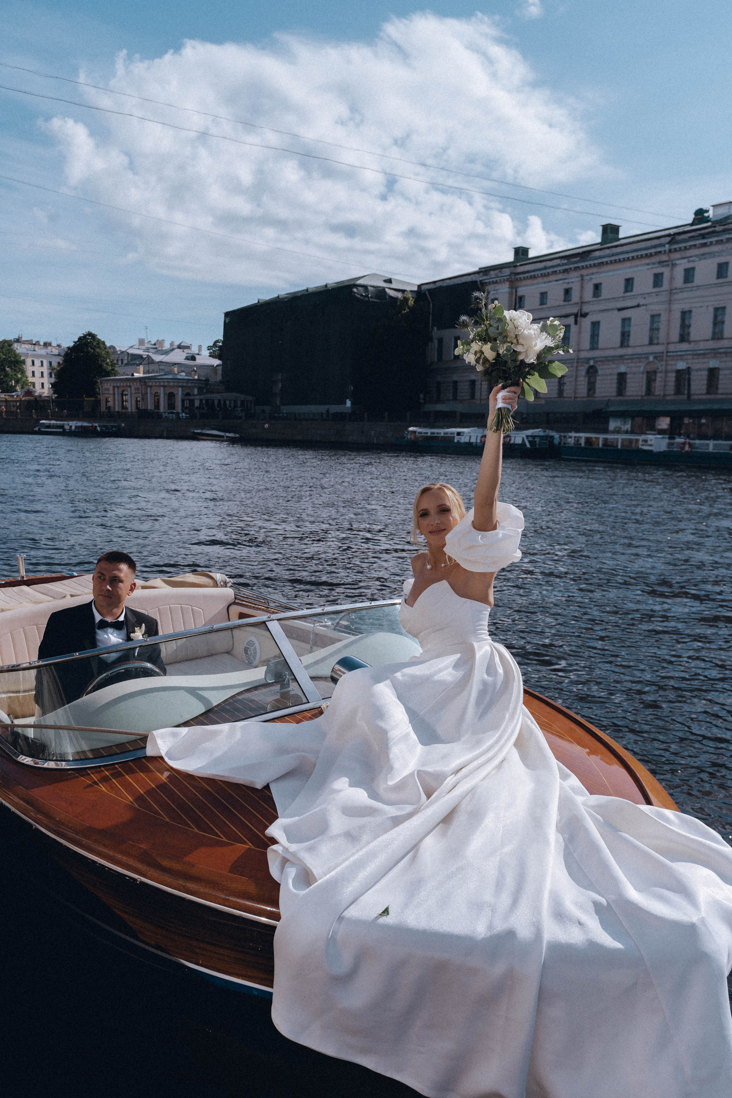 СВАДЕНБНАЯ СЬЕМКА НА КАТЕРЕ ПО КАНАЛАМ САНКТ-ПЕТЕРБУРГА И В АКВАТОРИИ НЕВЫ. Профессиональный фотограф, Санкт-Петербург — Виктория Богомолова