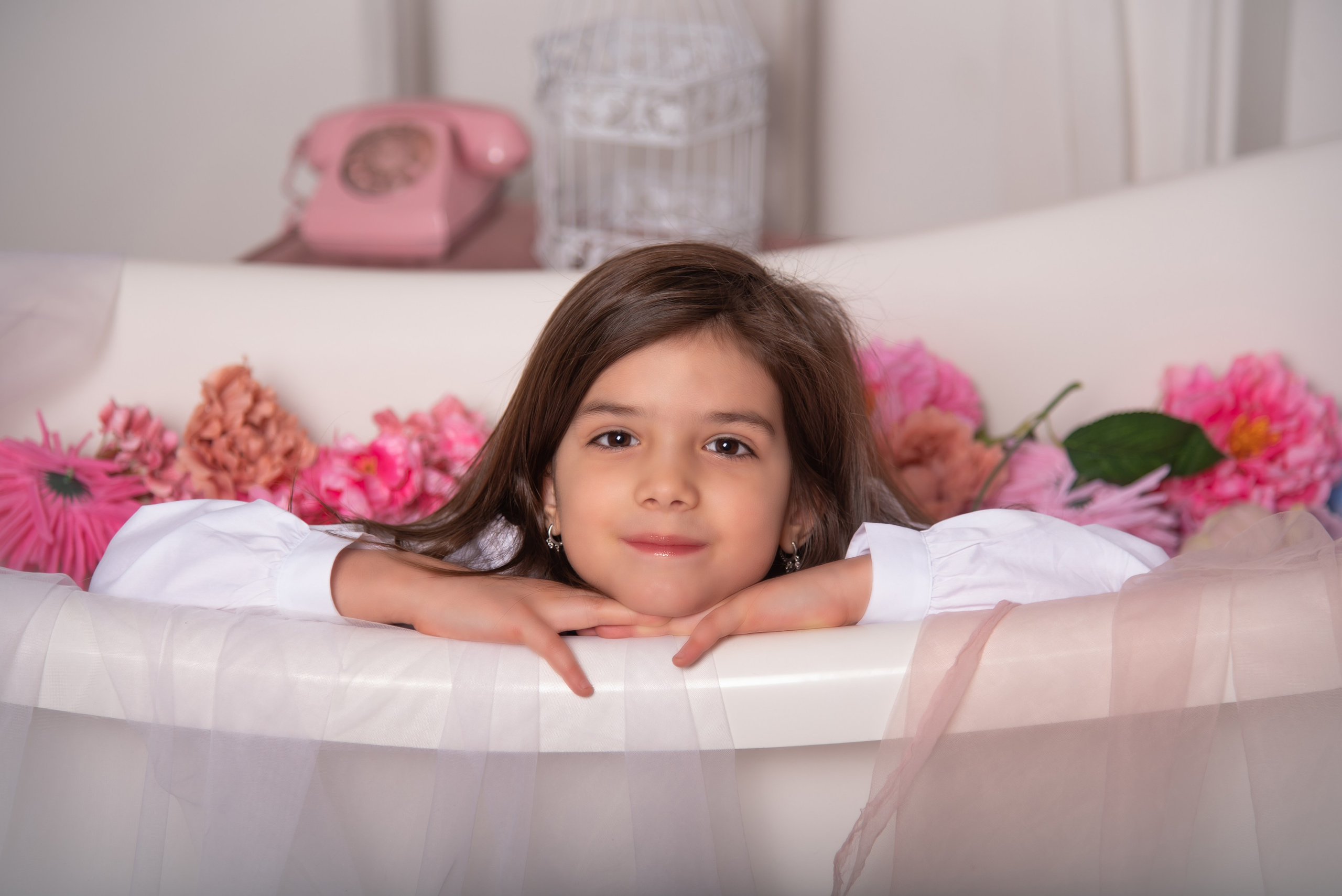 Модельная школа. Занимаюсь профессиональной фотографией и живу рядом с Байкалом. Работаю в разных жанрах