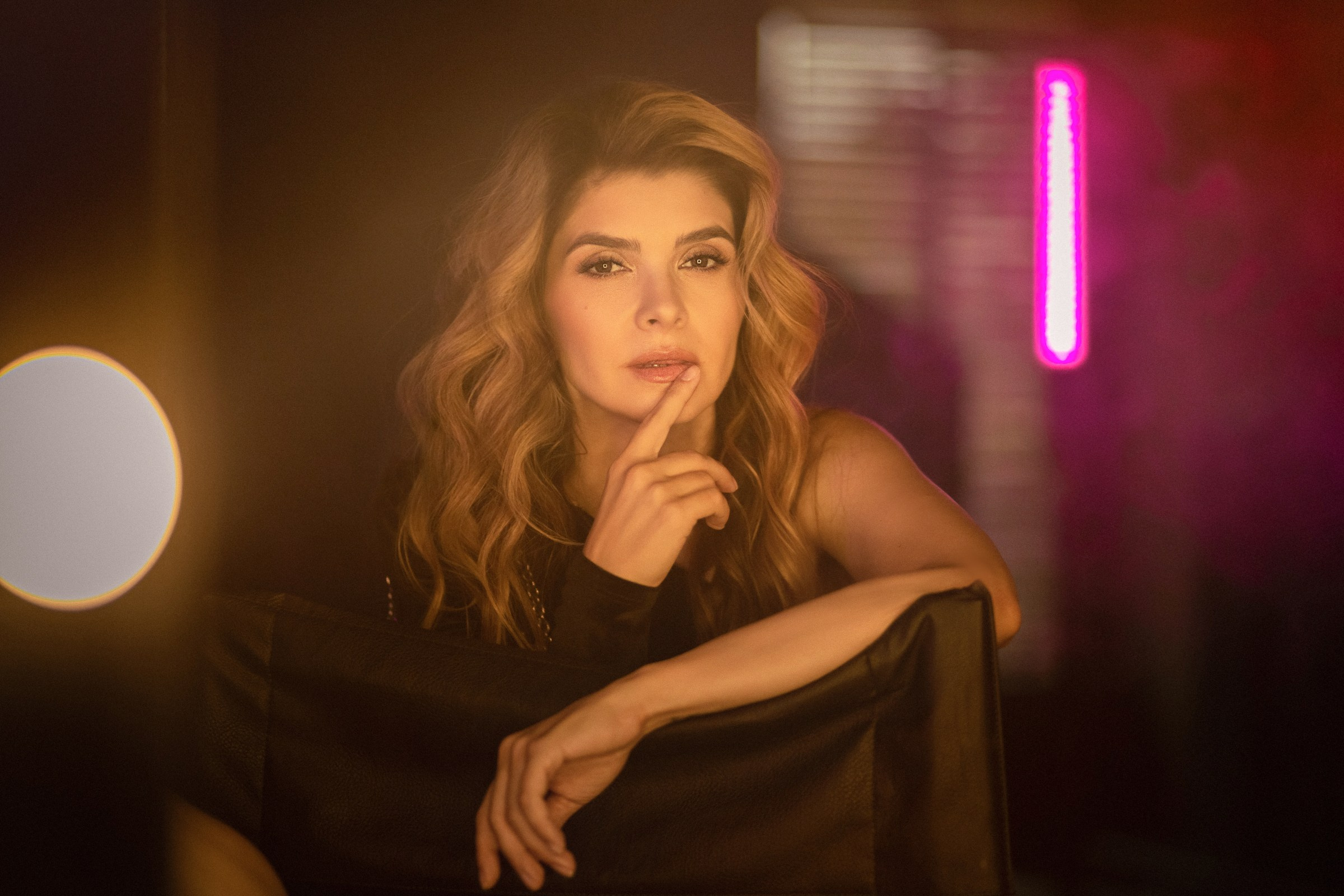 фотограф Оля Ветрова, Фотосессия на ринге СПб, фотосессия на боксерском ринге девушка СПб, девушка на боксерском ринге СПб, девушка в боксерских перчатках фотосессия