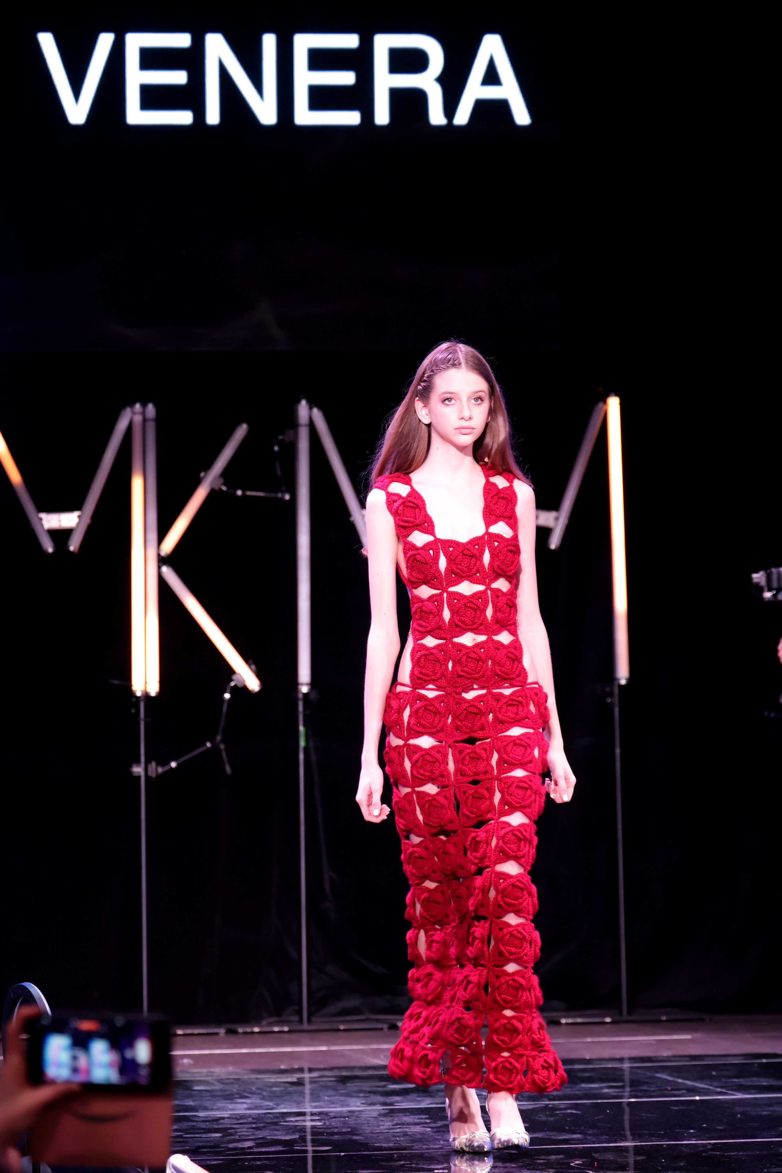 Модель София на показе бренда VENERA на Международном Конкурсе Молодых Модельеров (МКММ)