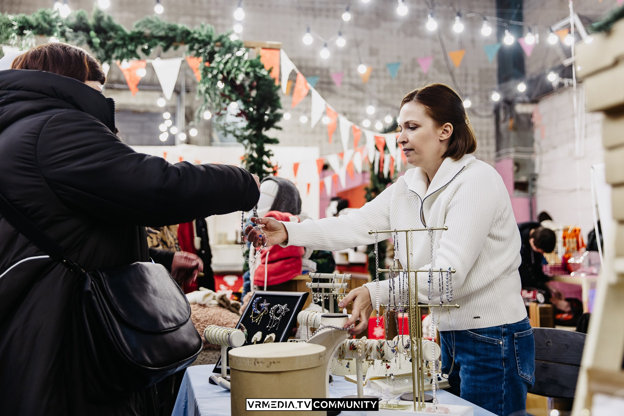 Традиционный рождественский базар и Garage Sale