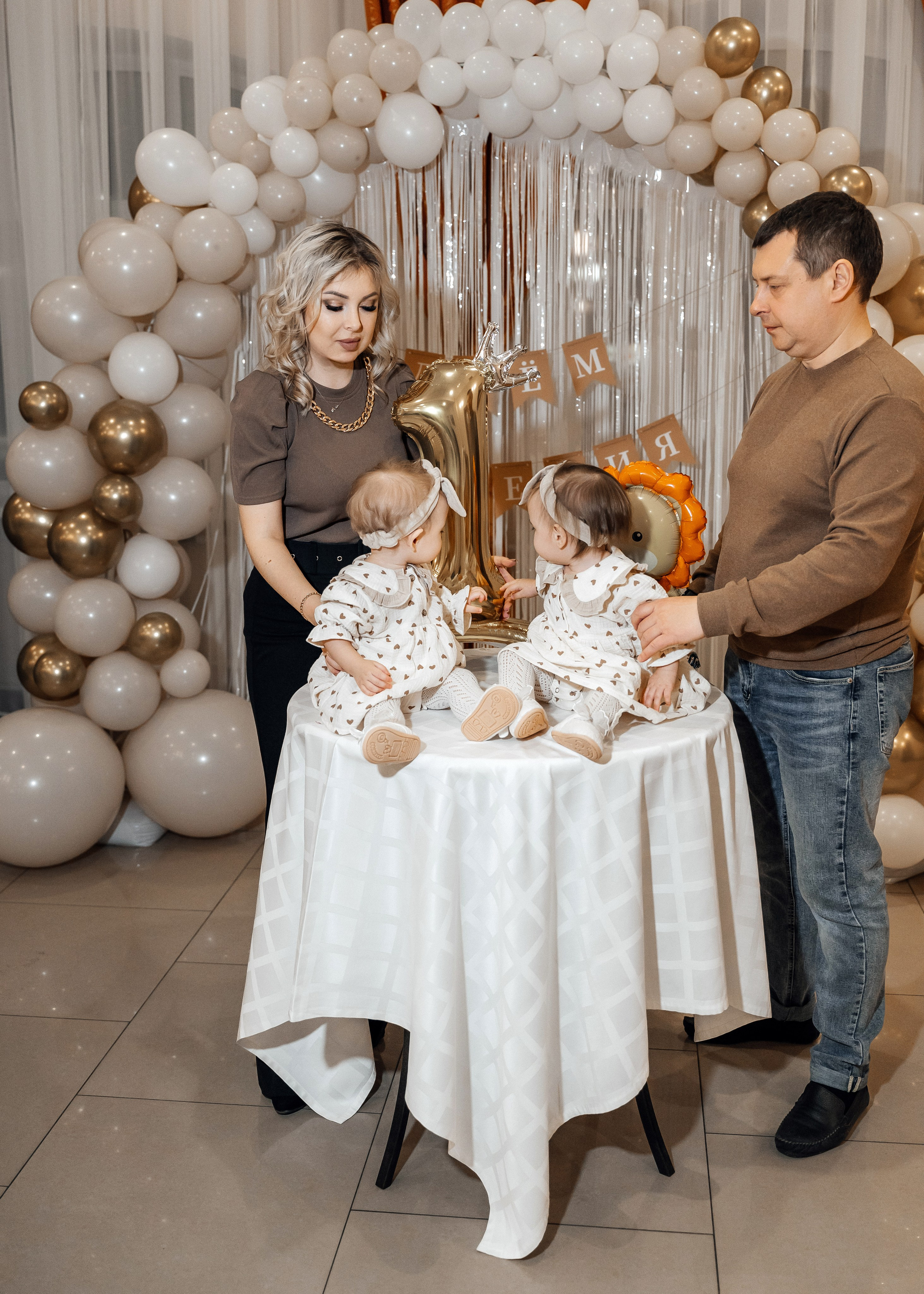 Александра и Виктория 1 годик. Семейный фотограф в Белгороде Амелина Алина