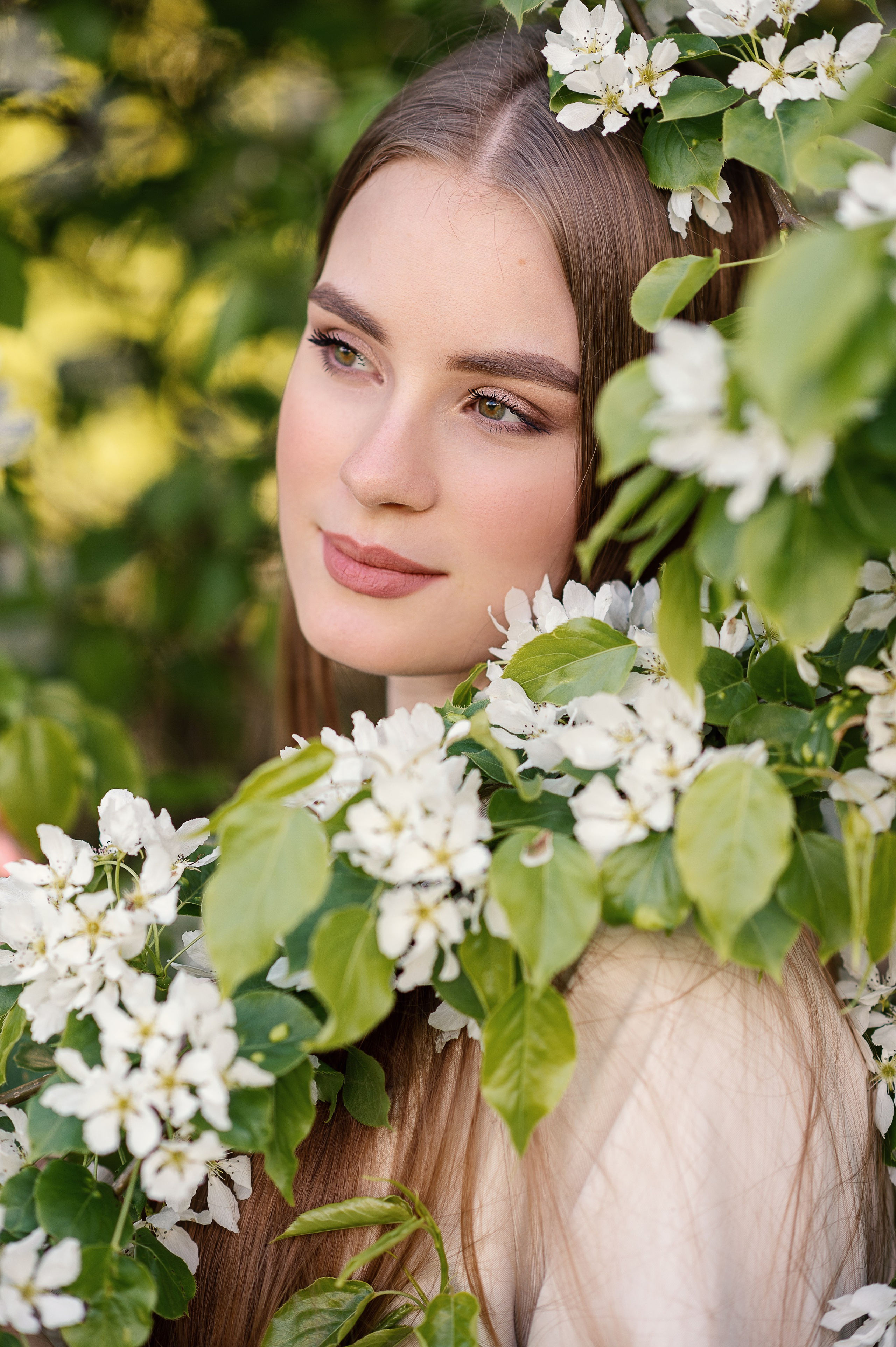 фотосессия в цветущих яблонях