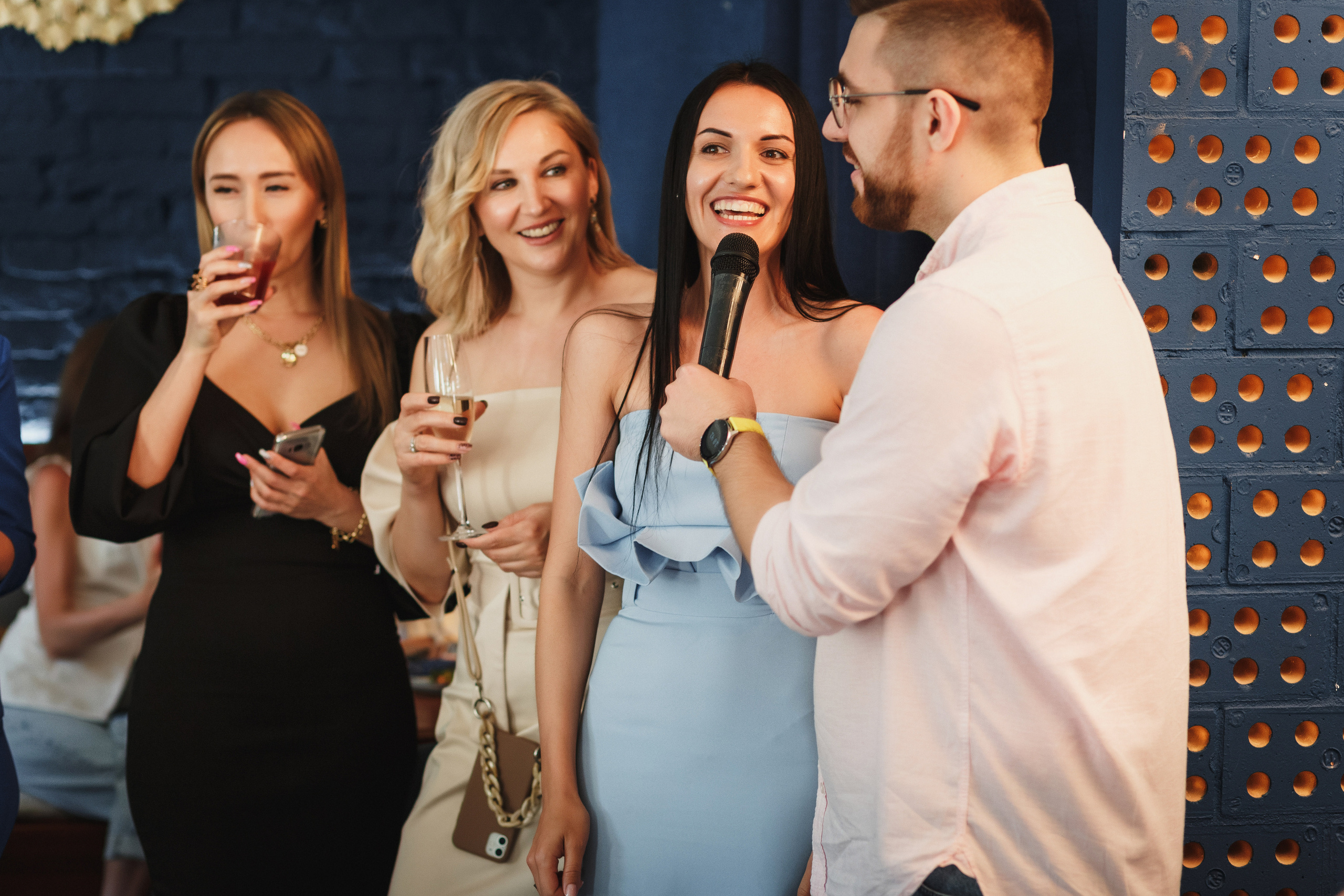 Кадры в Культ Вина: репортажная фотография в Таганроге от профессионал. Свадебный и семейный фотограф в Таганроге Бакарюк Антон