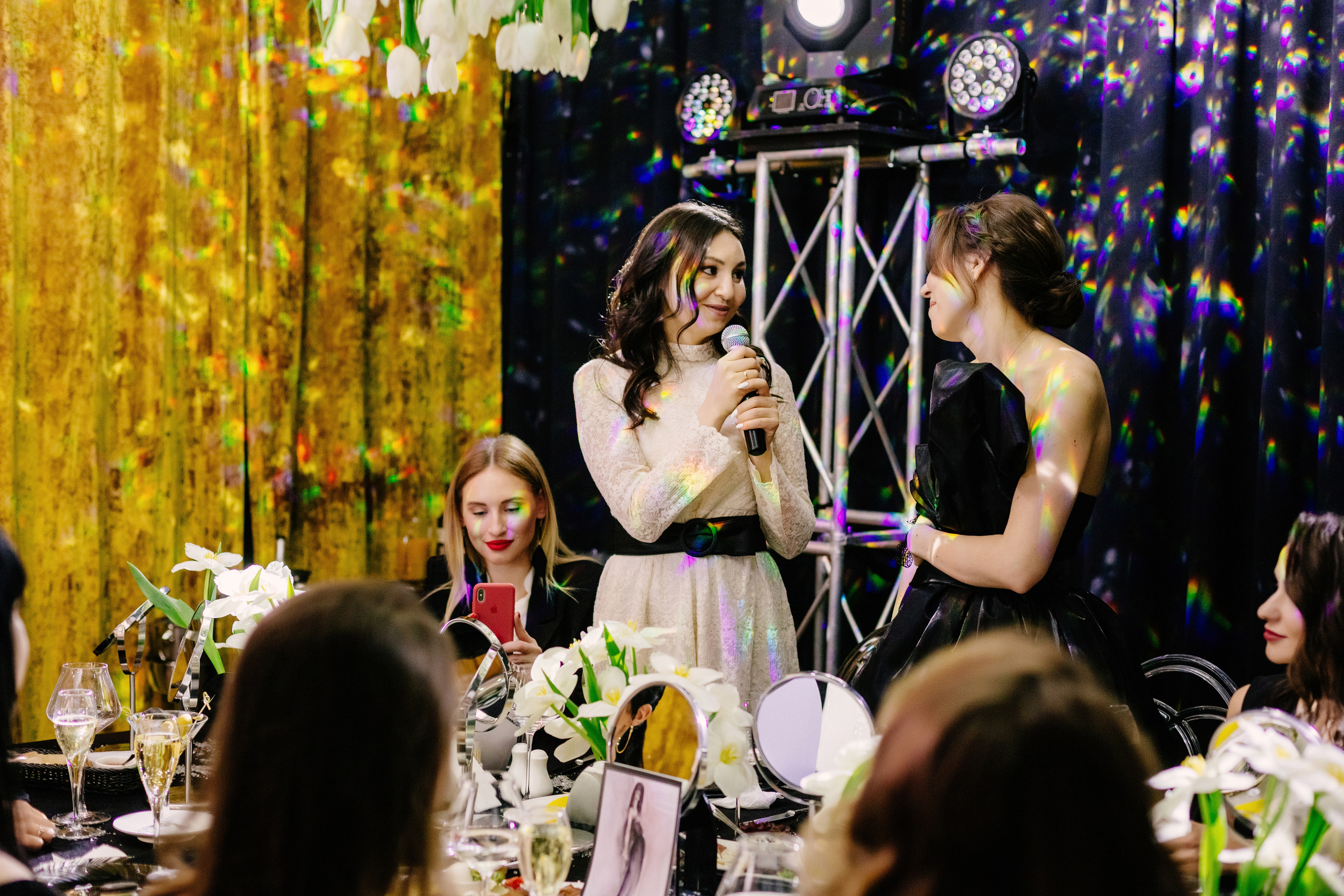 Репортажные фотографии дня рождения Альфии в Таганроге в Мадам Ку Ку. Свадебный и семейный фотограф в Таганроге Бакарюк Антон