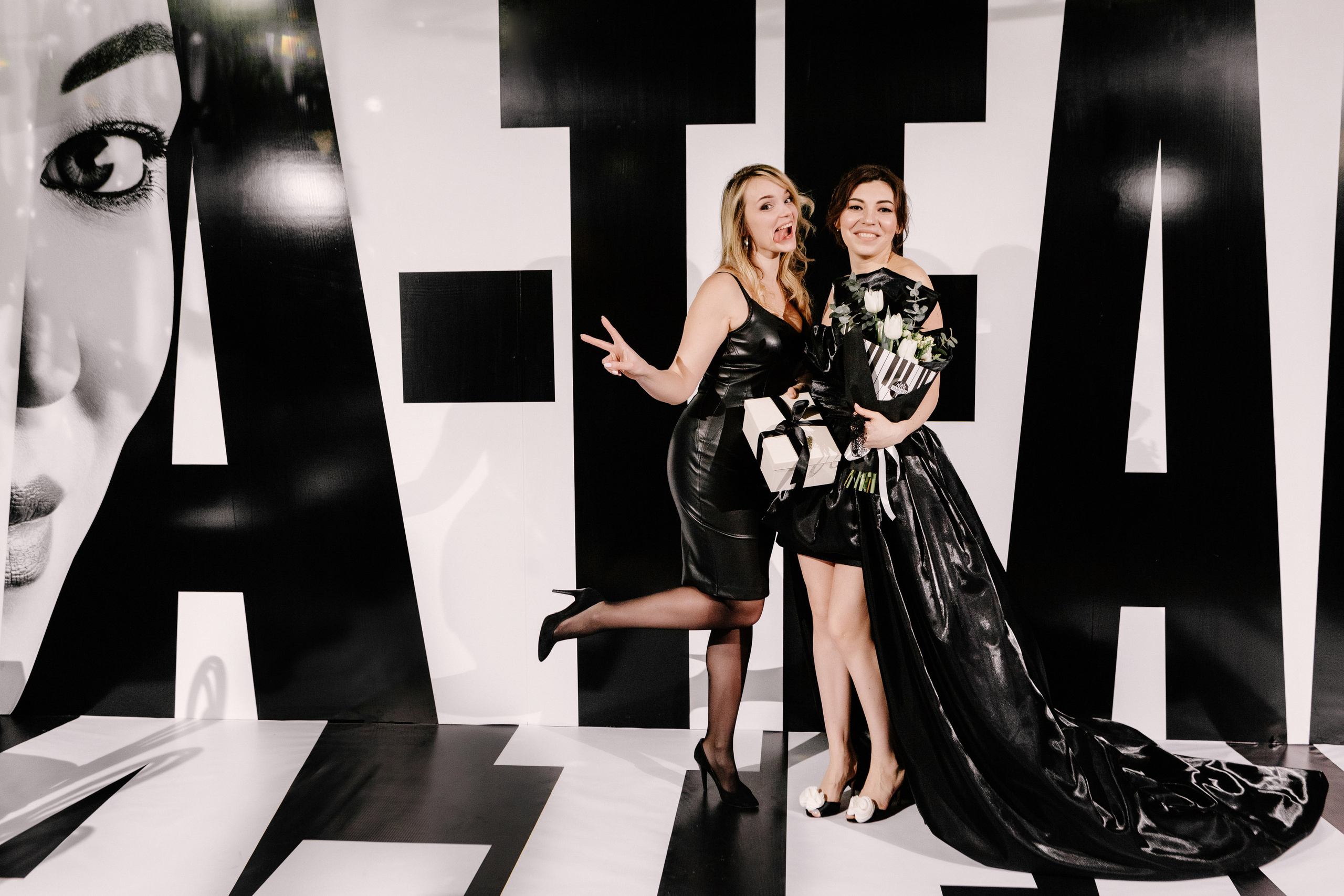 Репортажные фотографии дня рождения Альфии в Таганроге в Мадам Ку Ку. Свадебный и семейный фотограф в Таганроге Бакарюк Антон