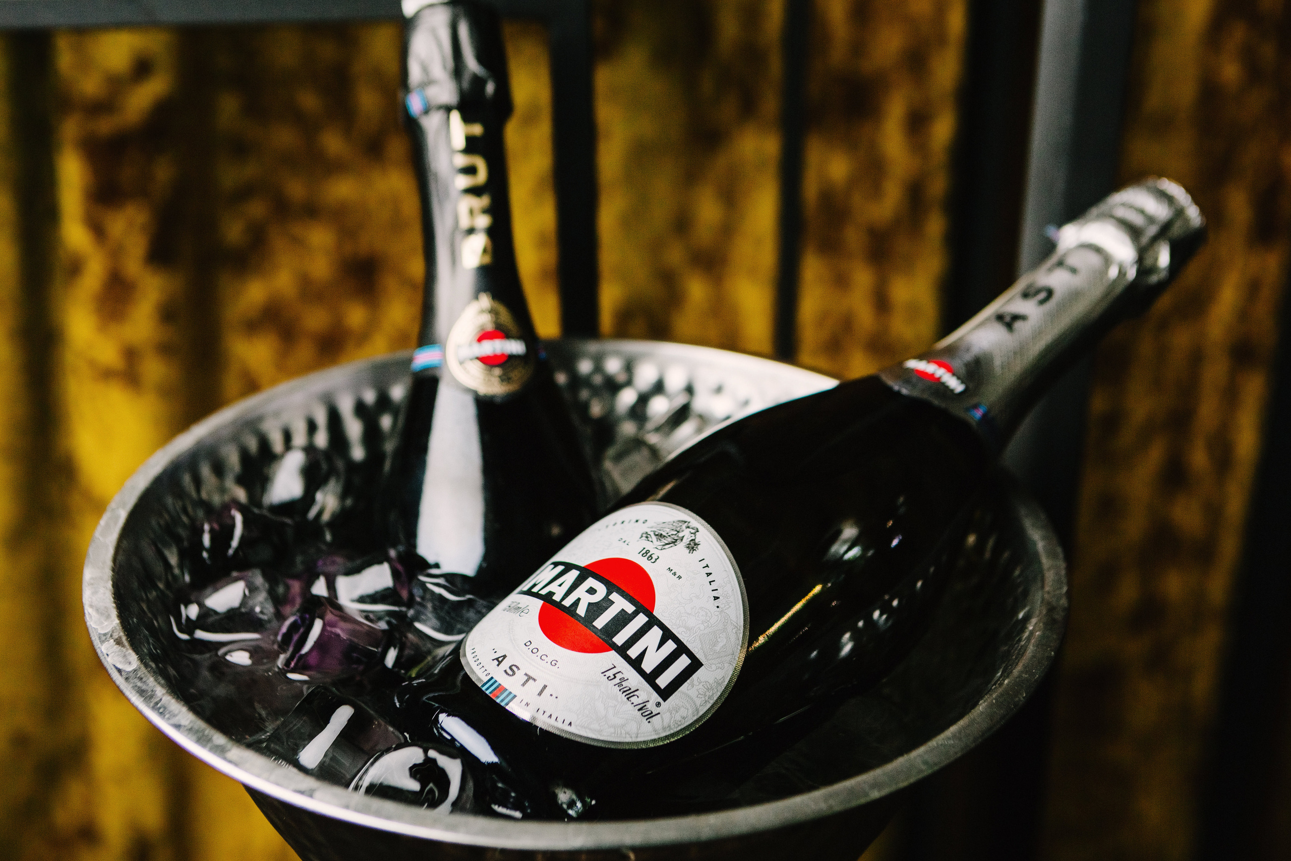 Репортажные фотографии дня рождения Альфии в Таганроге в Мадам Ку Ку. Свадебный и семейный фотограф в Таганроге Бакарюк Антон