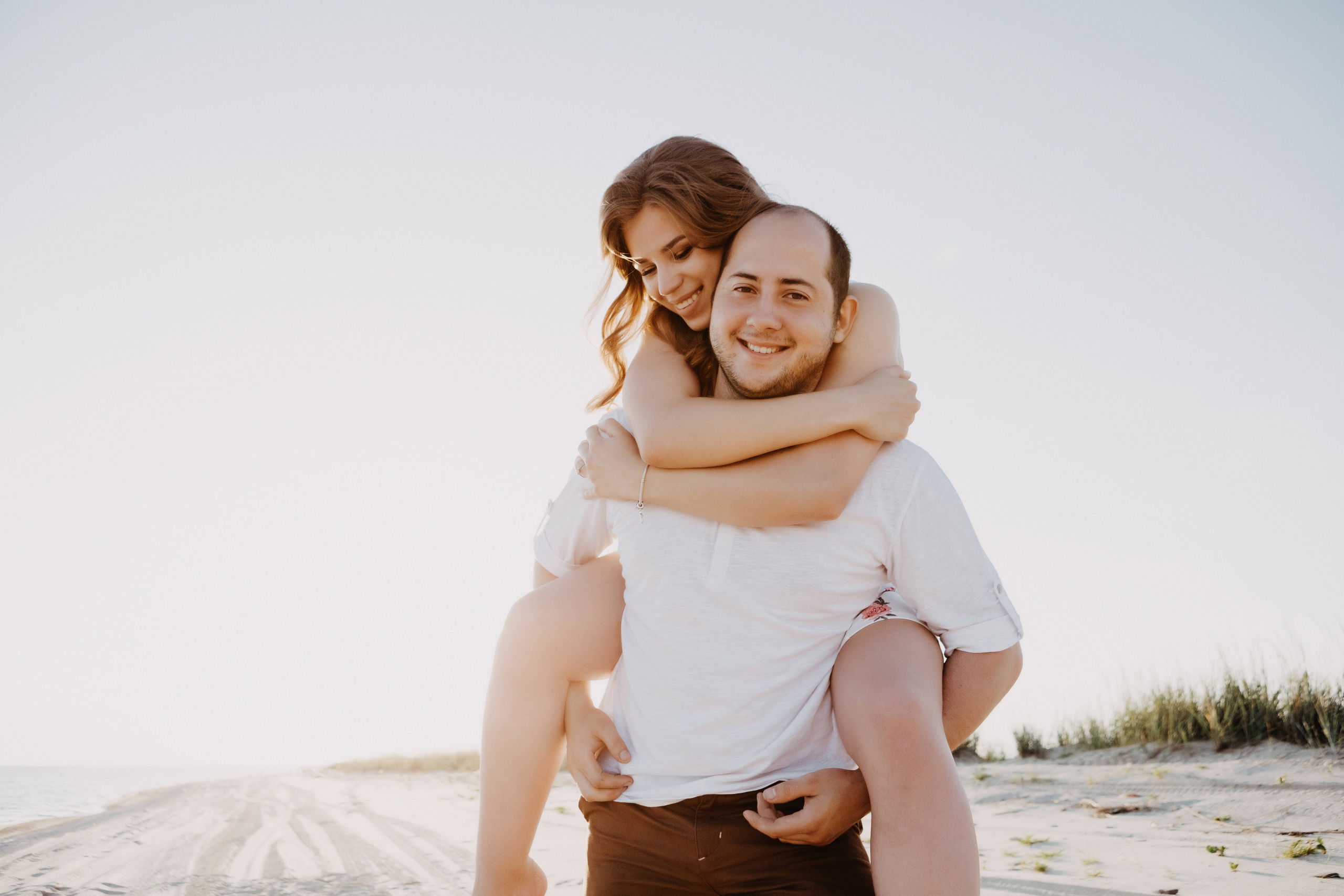 Сказочная романтика: Фотосессия Артёма и Дианы на Беглицкой косе. Свадебный и семейный фотограф в Таганроге Бакарюк Антон