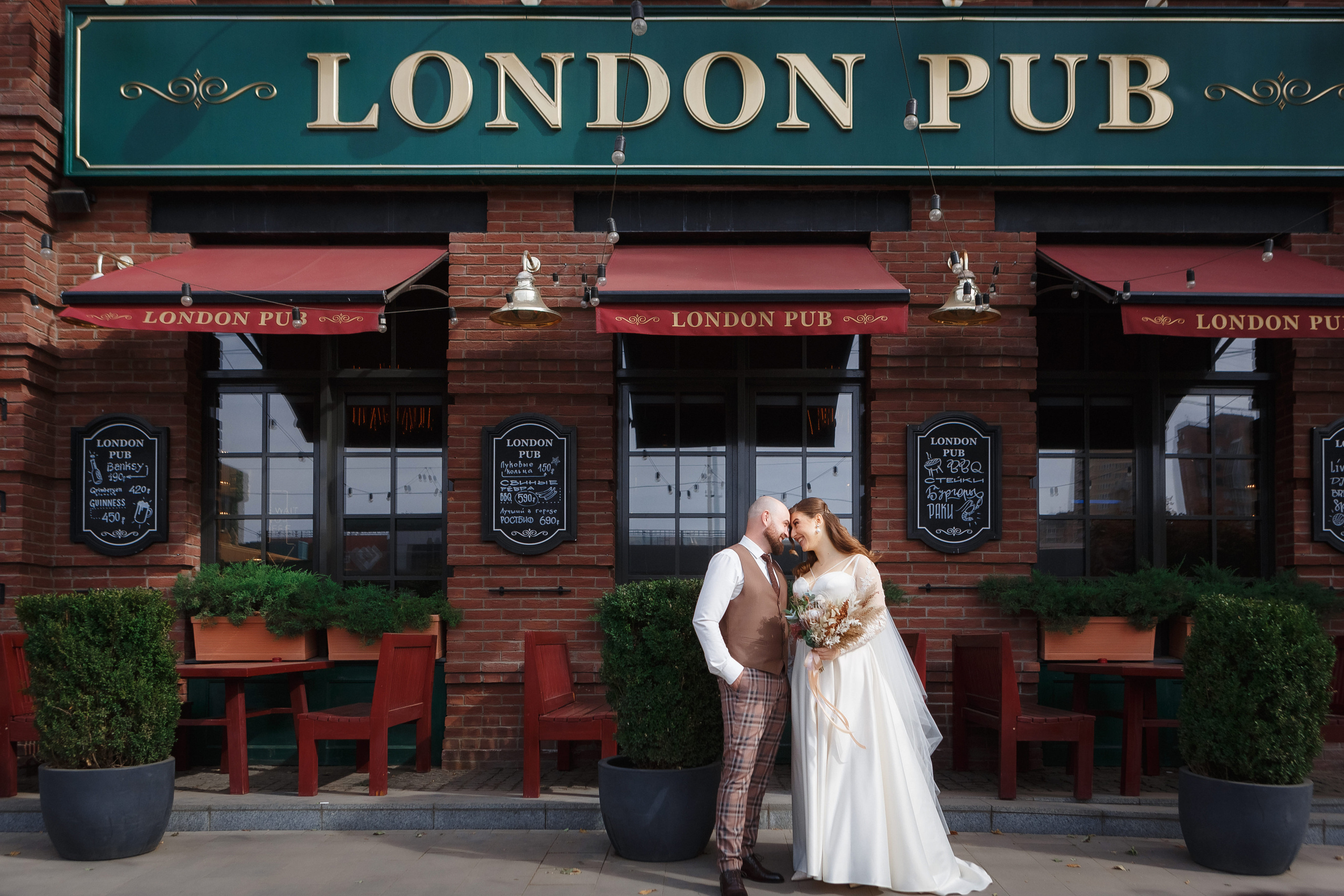 Свадебный день Кирилла и Вали: прогулка в Ростове, банкет в Таганроге. Свадебный и семейный фотограф в Таганроге Бакарюк Антон