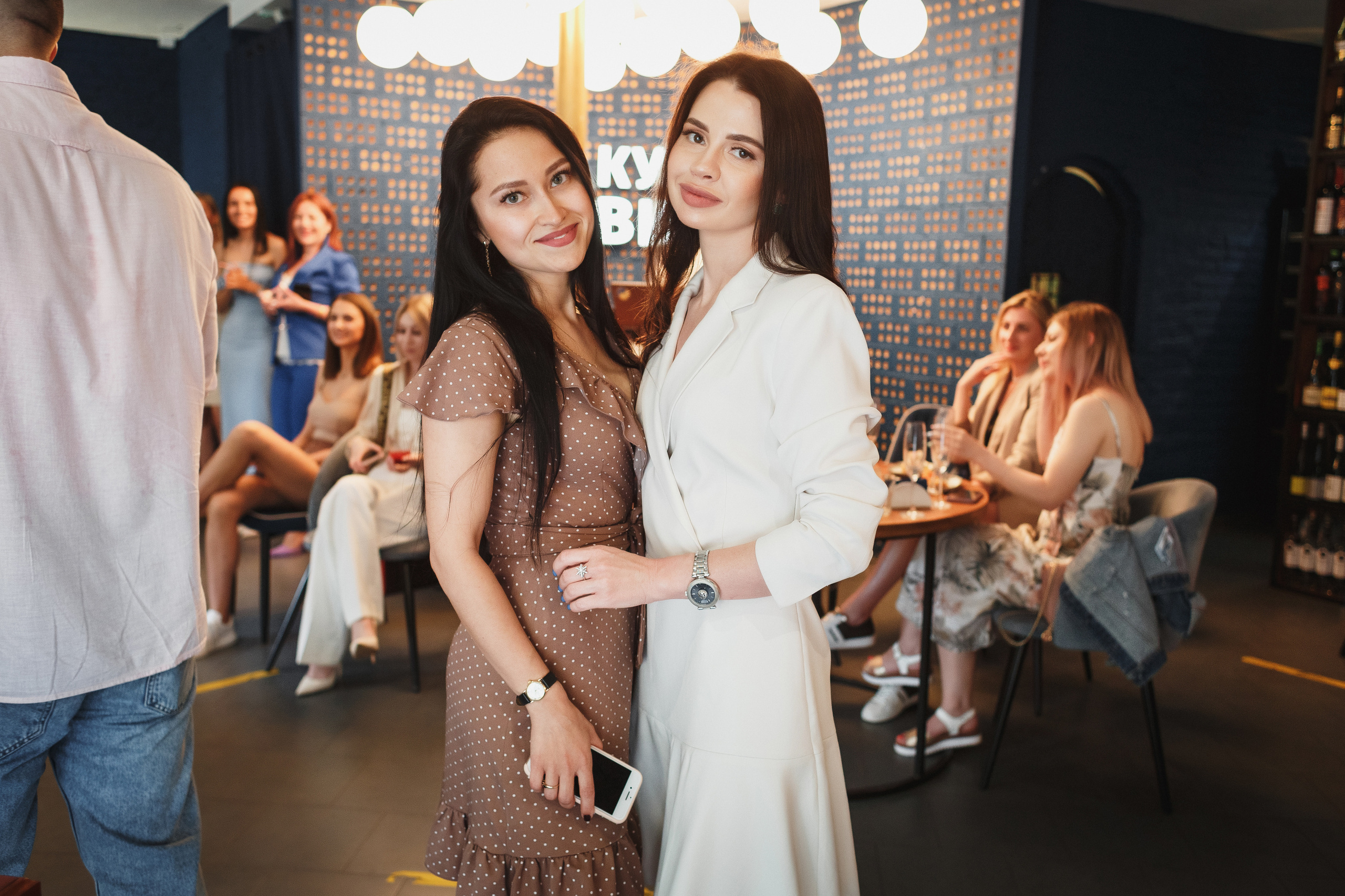 Кадры в Культ Вина: репортажная фотография в Таганроге от профессионал. Свадебный и семейный фотограф в Таганроге Бакарюк Антон