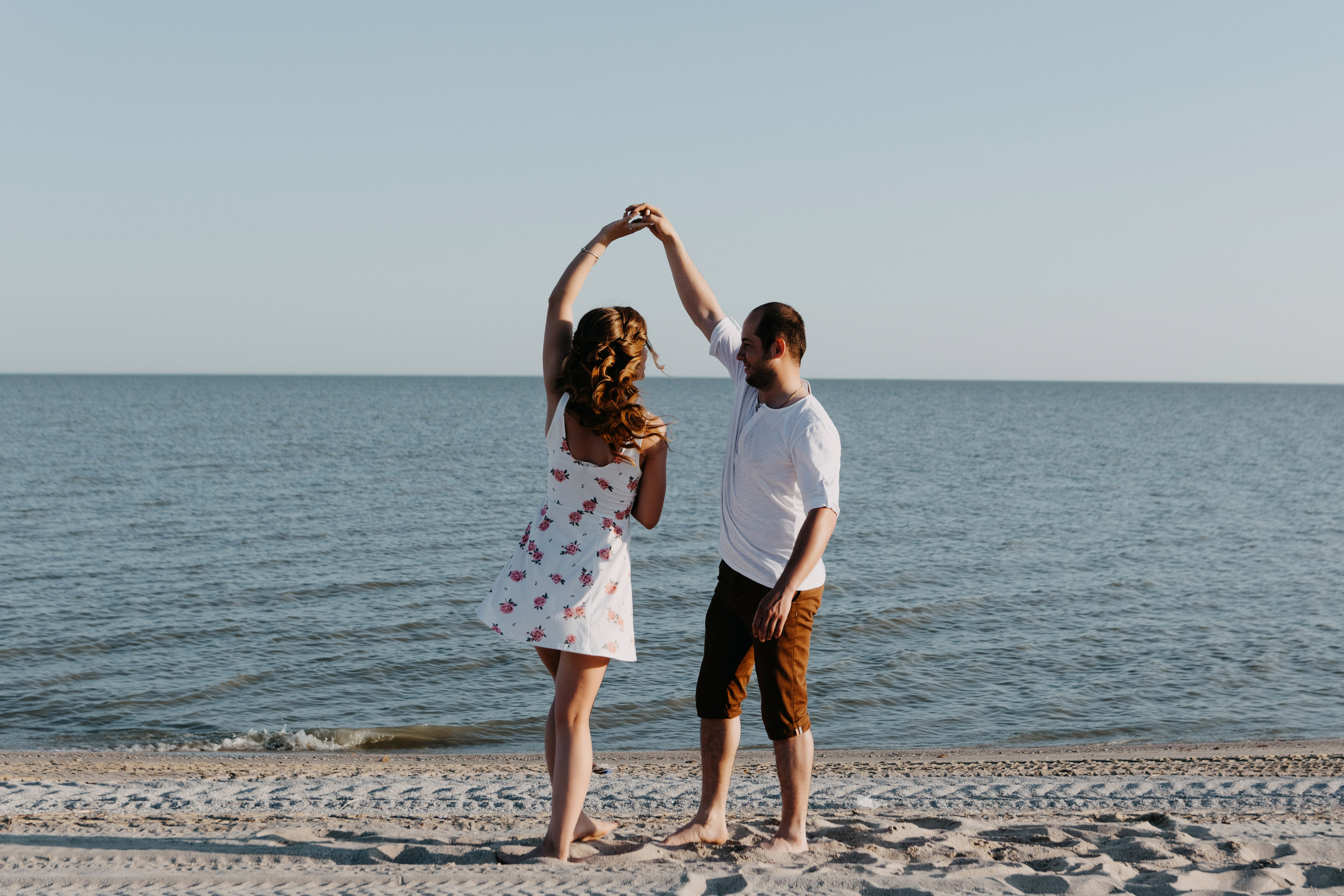 Сказочная романтика: Фотосессия Артёма и Дианы на Беглицкой косе. Свадебный и семейный фотограф в Таганроге Бакарюк Антон