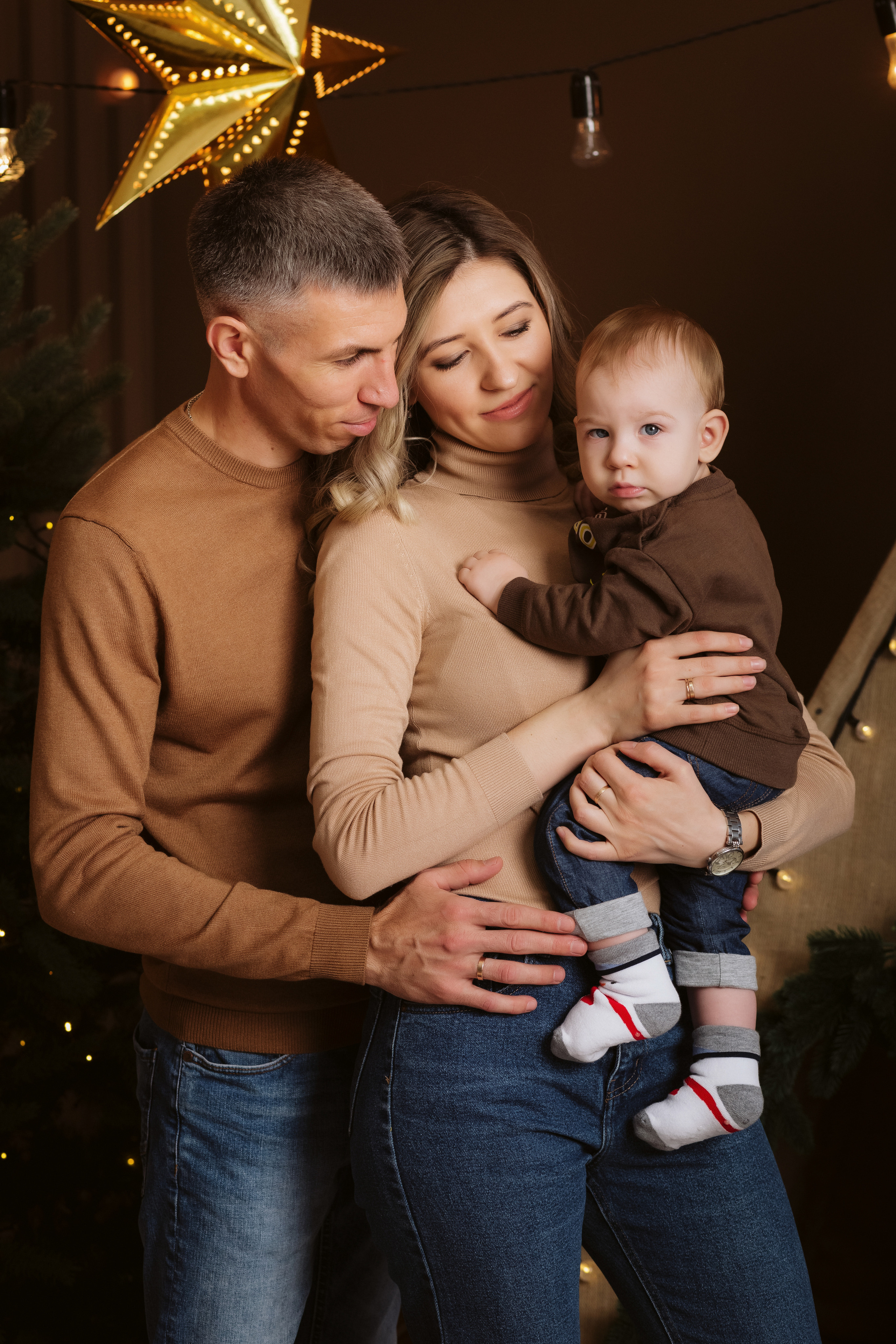 Новогодняя фотосъёмка в студии в Таганроге: захватывающие моменты. Свадебный и семейный фотограф в Таганроге Бакарюк Антон