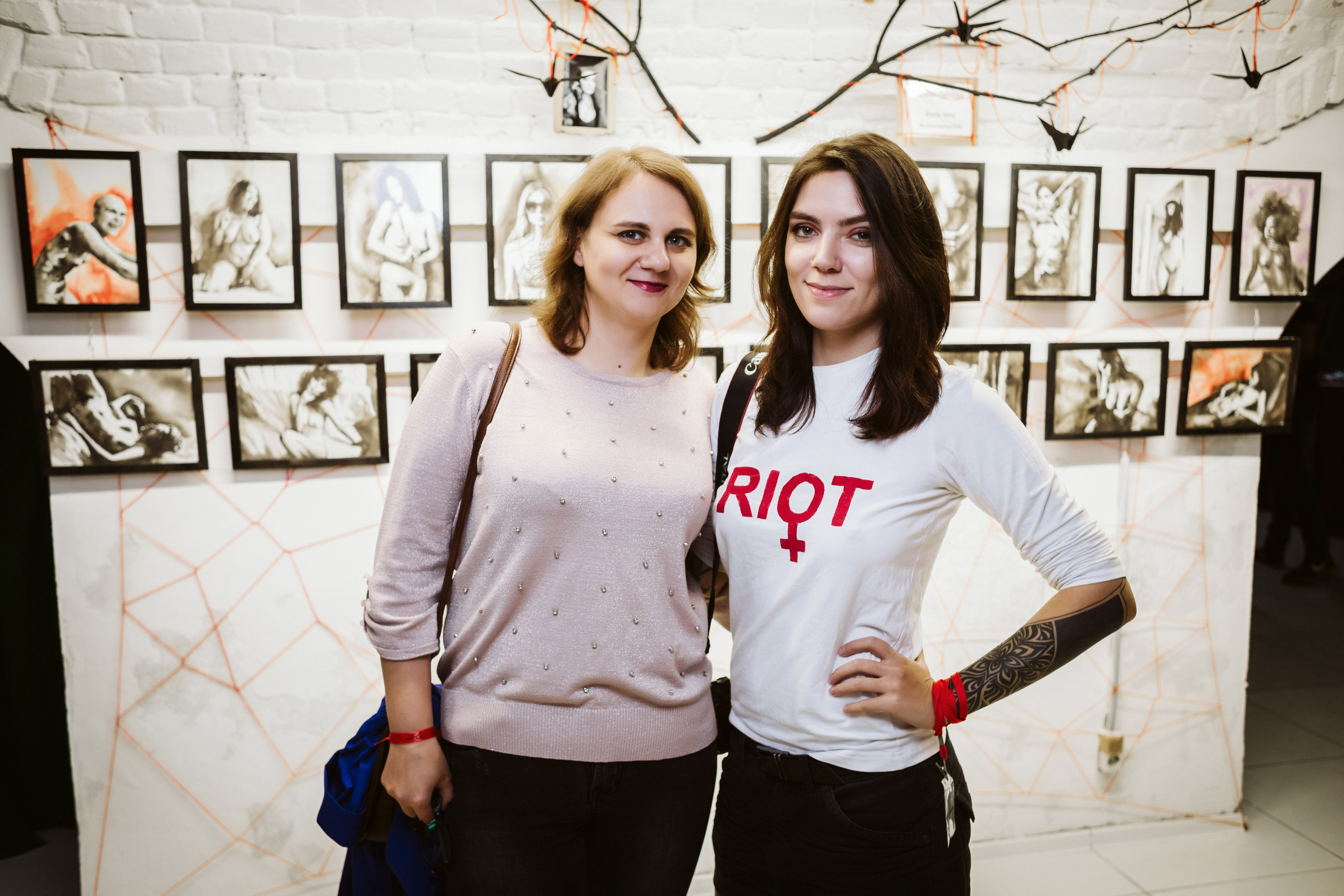 Фото выставки в Таганроге: профессиональная репортажная фотосъемка. Свадебный и семейный фотограф в Таганроге Бакарюк Антон