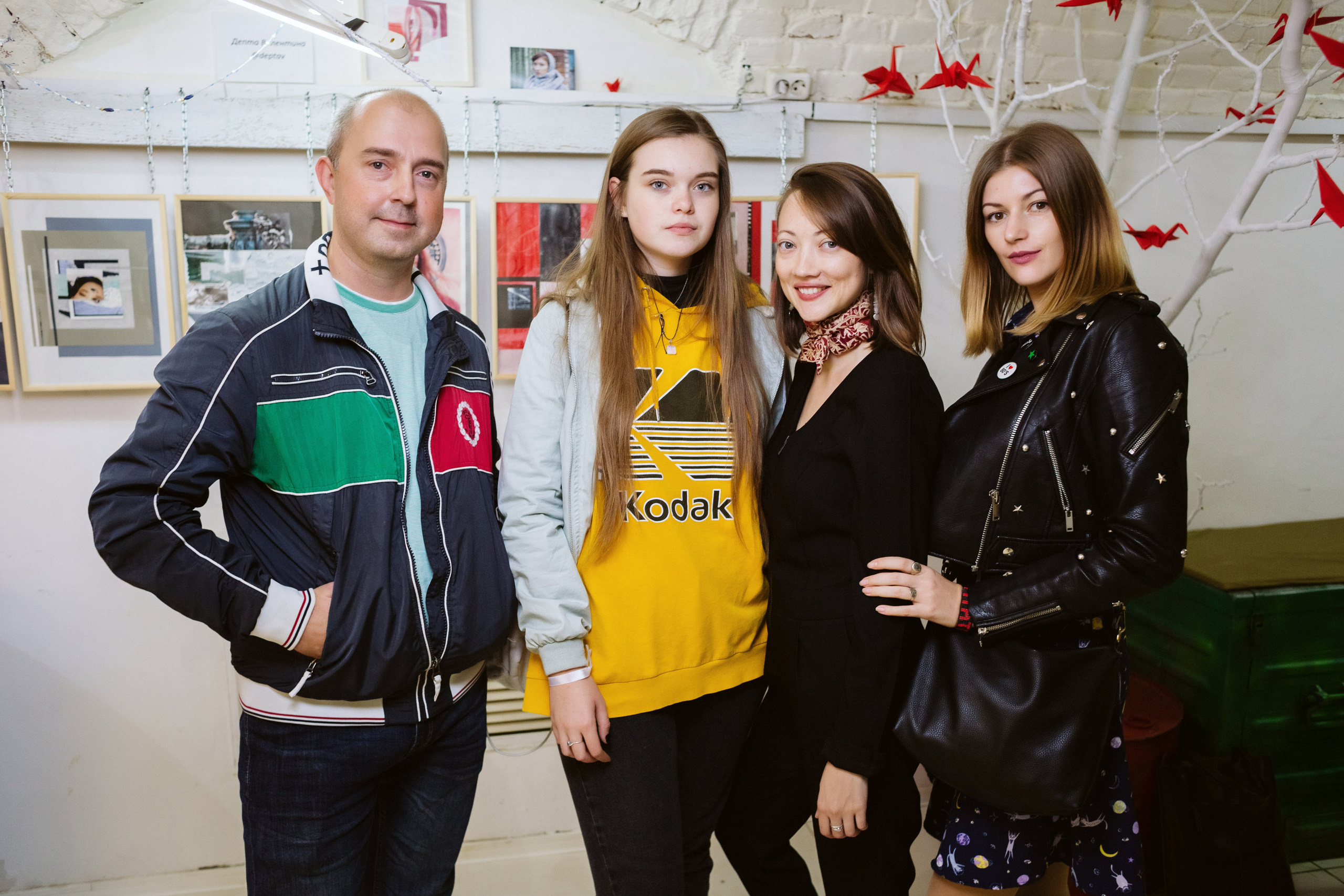 Фото выставки в Таганроге: профессиональная репортажная фотосъемка. Свадебный и семейный фотограф в Таганроге Бакарюк Антон