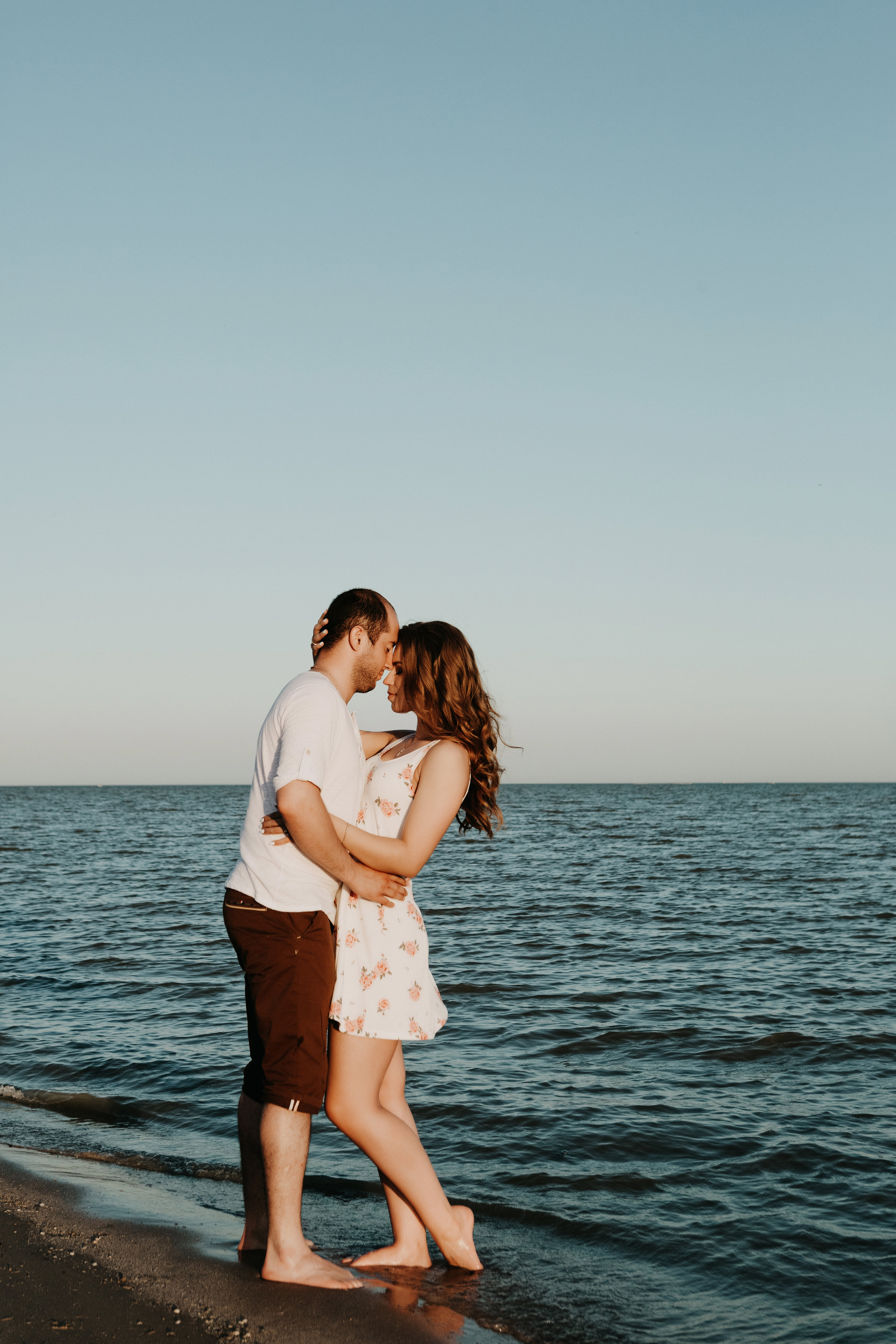 Сказочная романтика: Фотосессия Артёма и Дианы на Беглицкой косе. Свадебный и семейный фотограф в Таганроге Бакарюк Антон