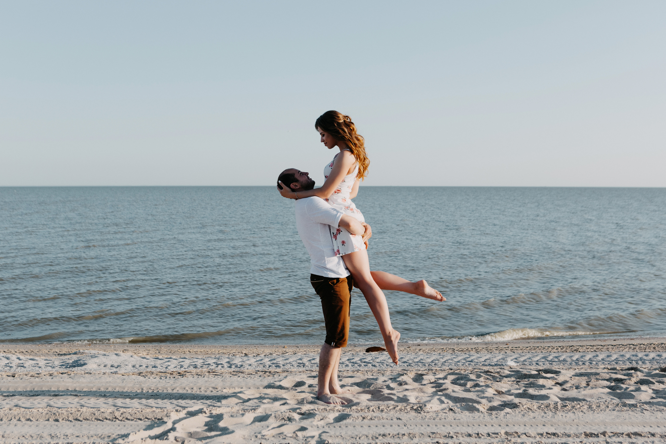 Сказочная романтика: Фотосессия Артёма и Дианы на Беглицкой косе. Свадебный и семейный фотограф в Таганроге Бакарюк Антон