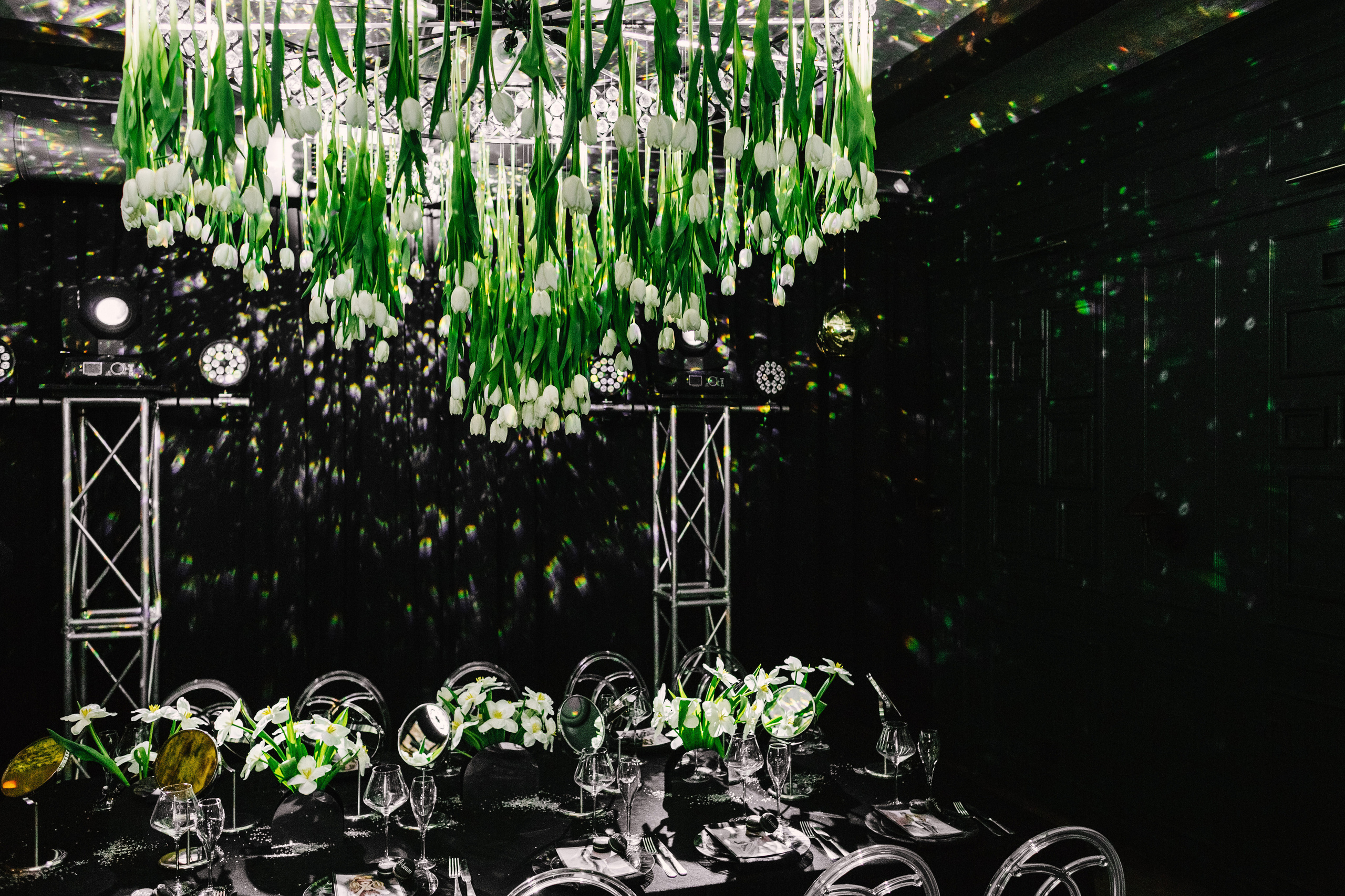 Репортажные фотографии дня рождения Альфии в Таганроге в Мадам Ку Ку. Свадебный и семейный фотограф в Таганроге Бакарюк Антон