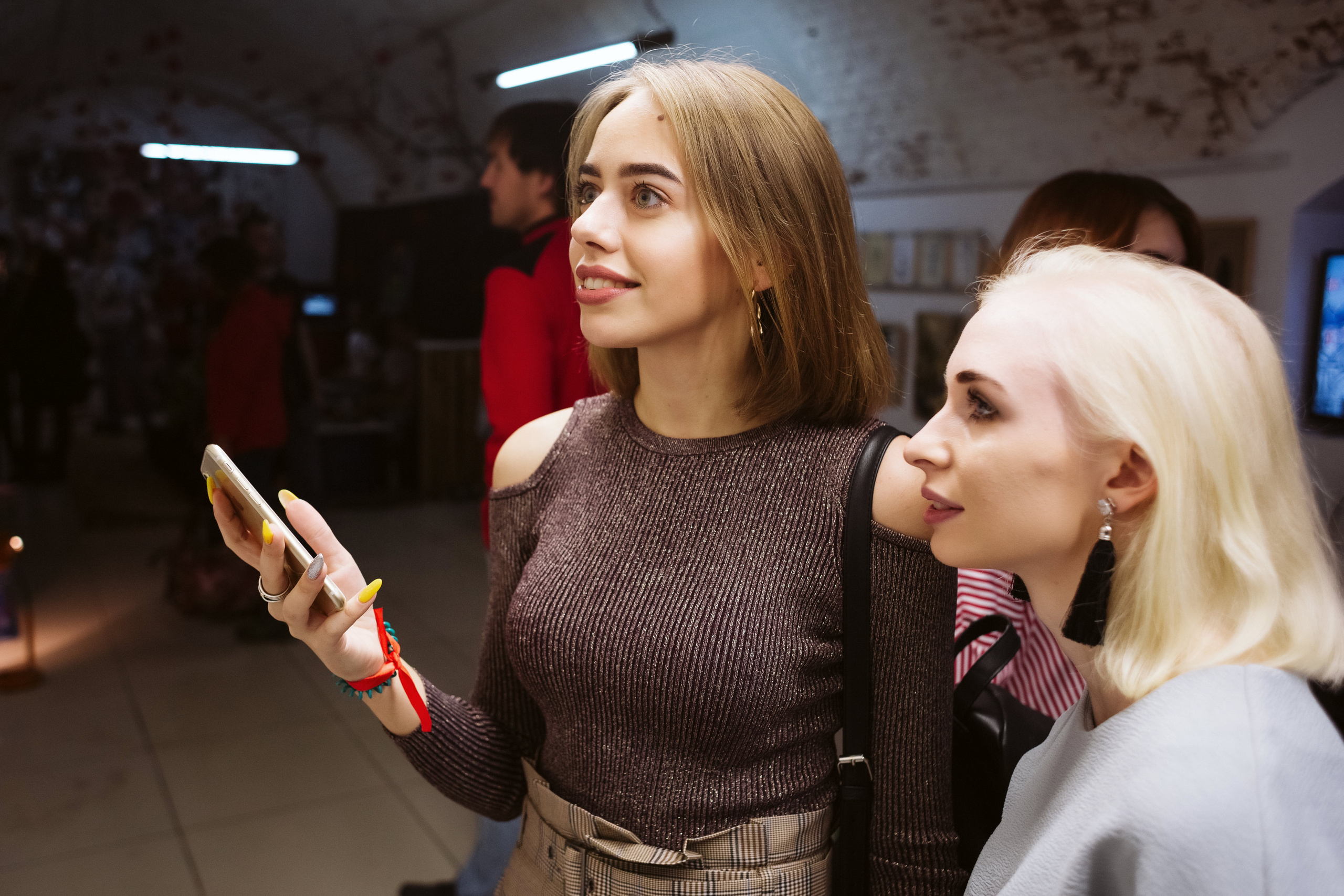 Фото выставки в Таганроге: профессиональная репортажная фотосъемка. Свадебный и семейный фотограф в Таганроге Бакарюк Антон