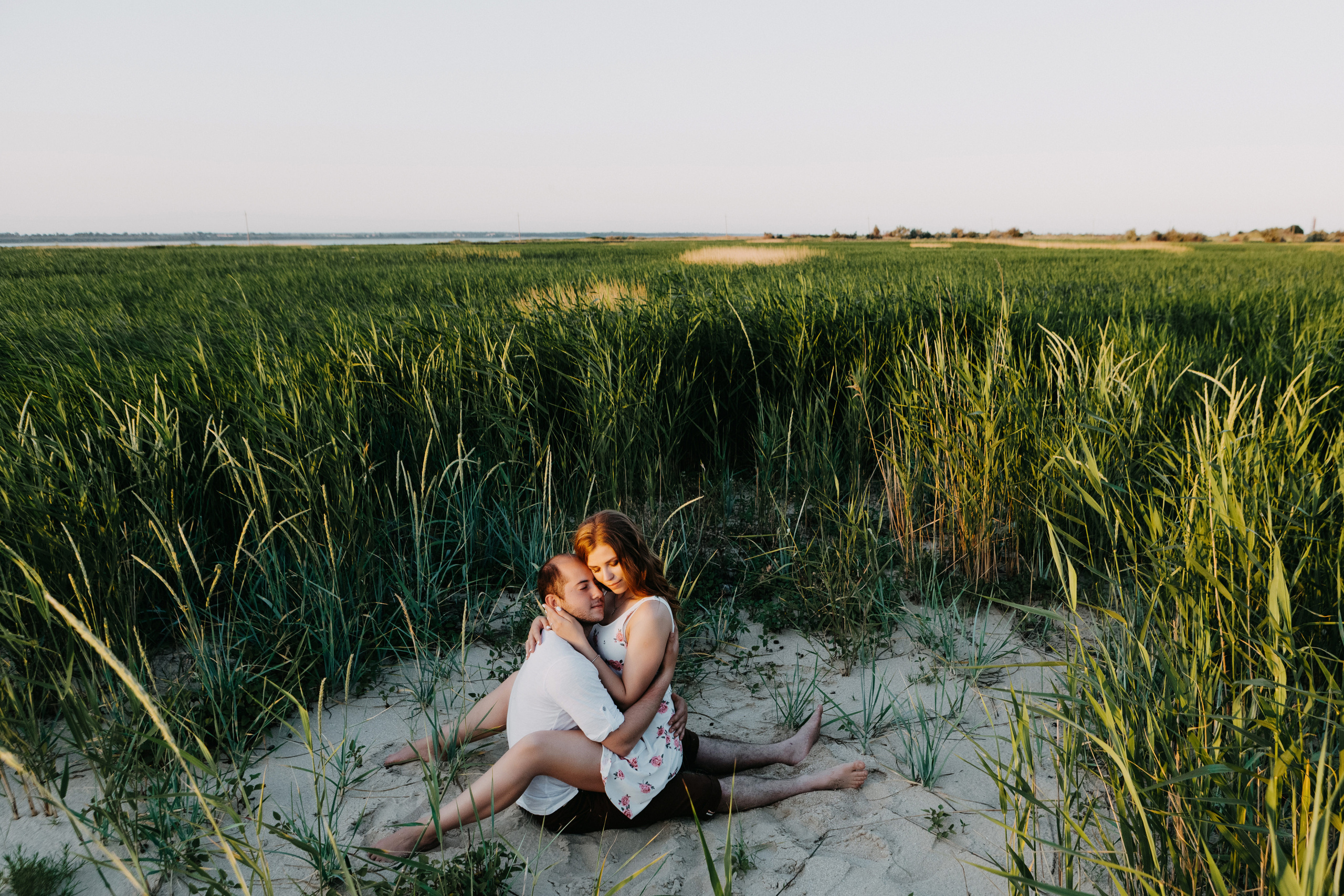Сказочная романтика: Фотосессия Артёма и Дианы на Беглицкой косе. Свадебный и семейный фотограф в Таганроге Бакарюк Антон