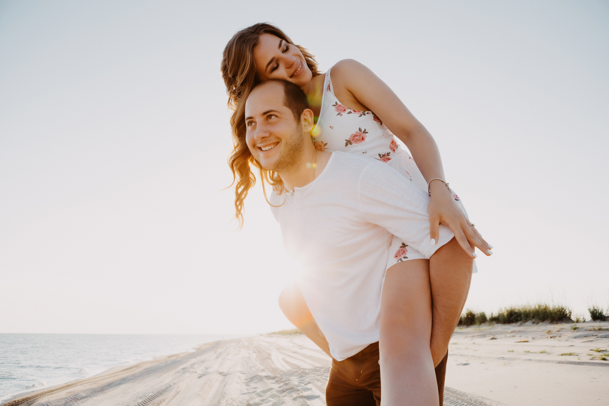 Сказочная романтика: Фотосессия Артёма и Дианы на Беглицкой косе. Свадебный и семейный фотограф в Таганроге Бакарюк Антон